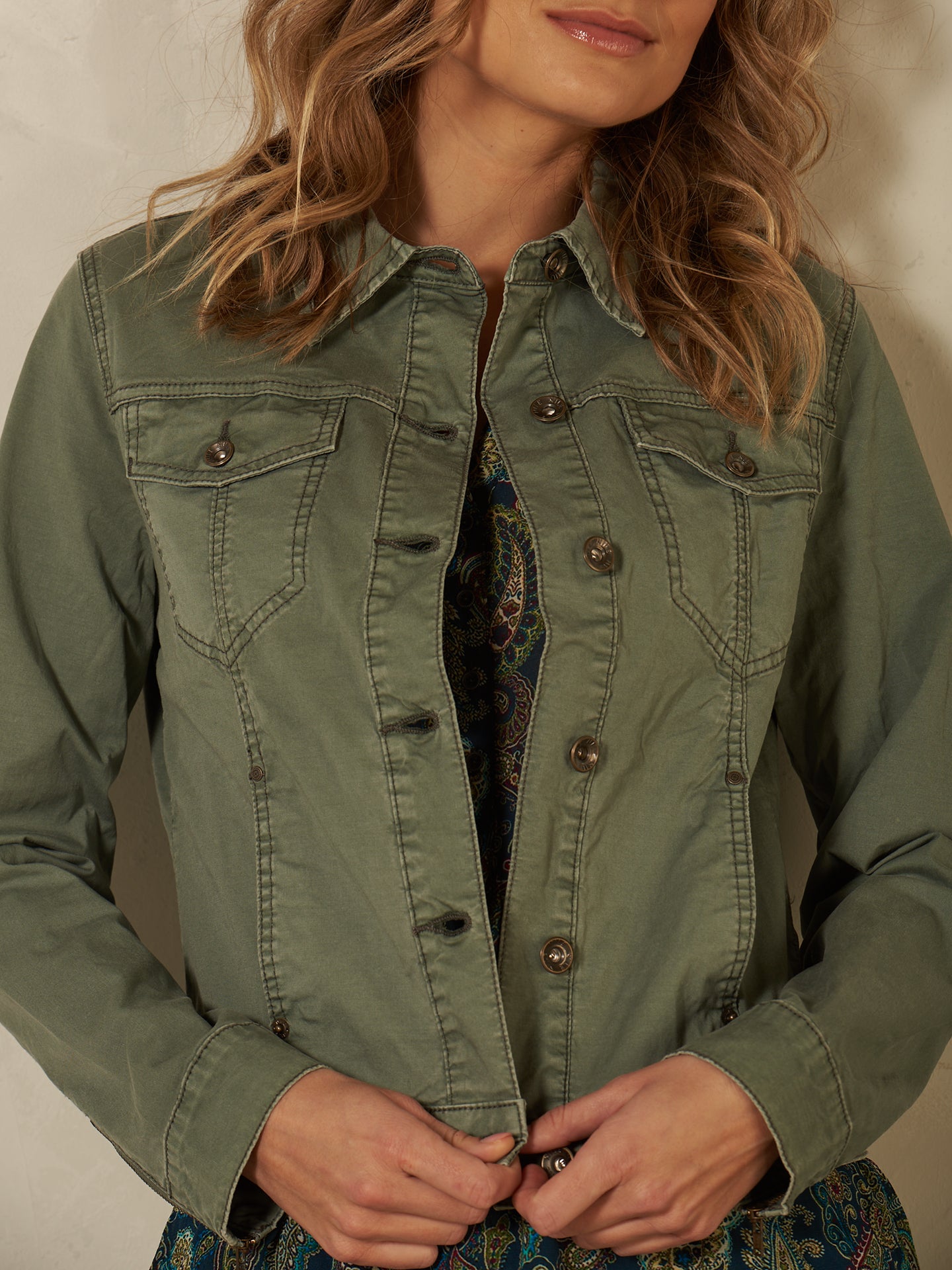 Jacke mit Kopfverschluss