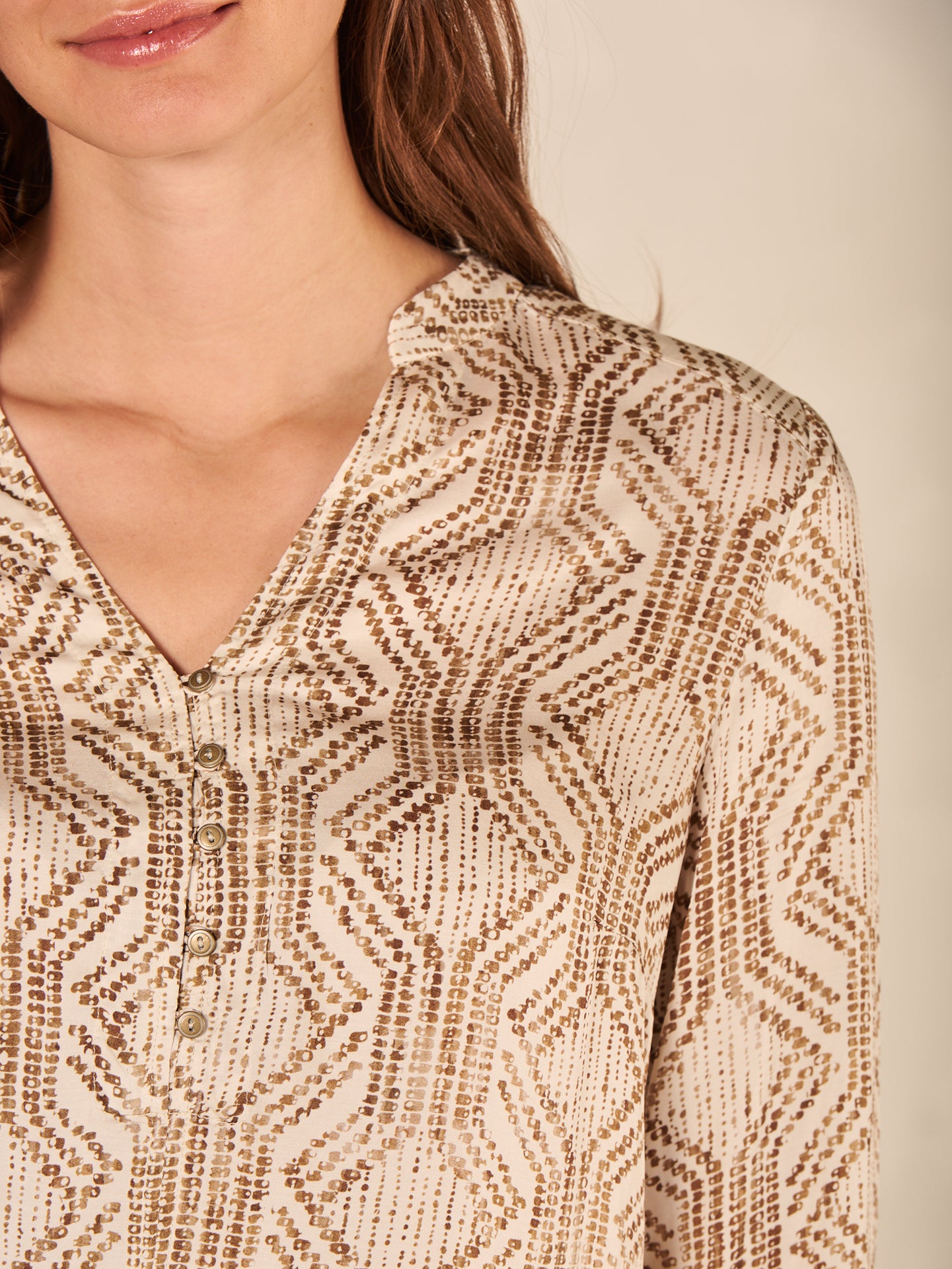 blouse avec col montant