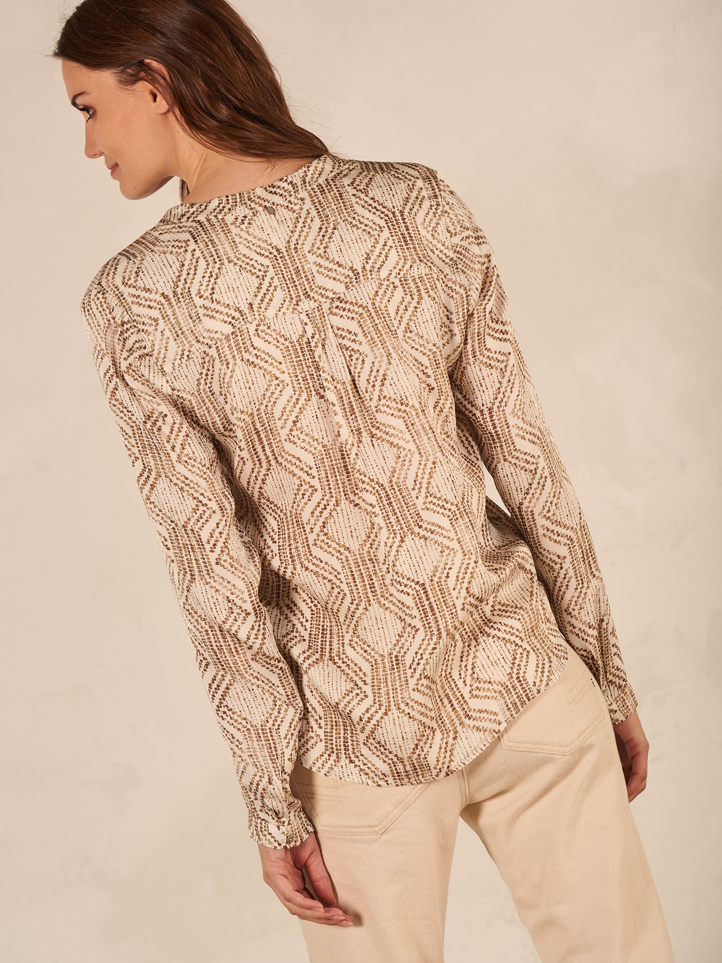 blouse avec col montant