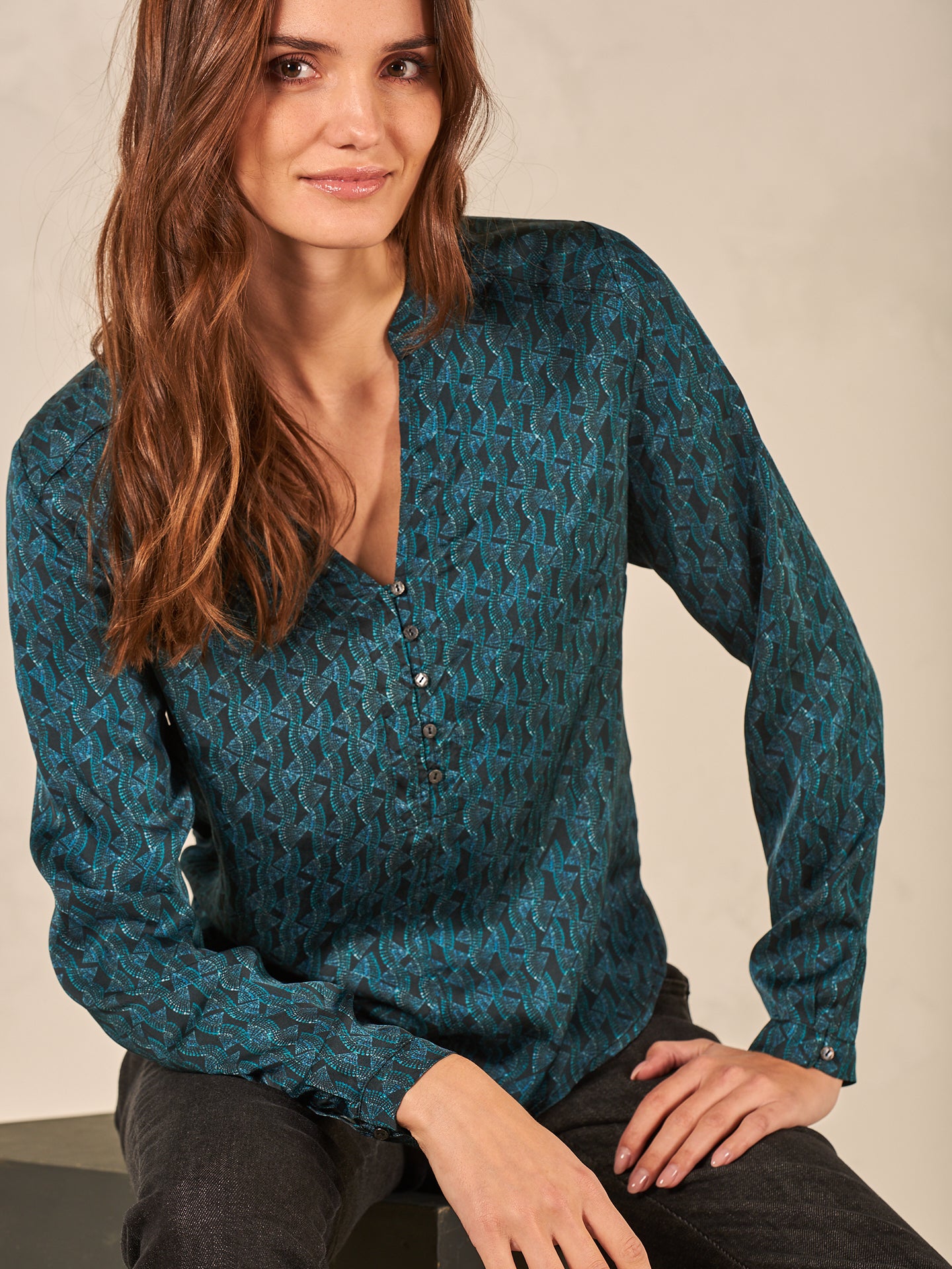 blouse avec col montant