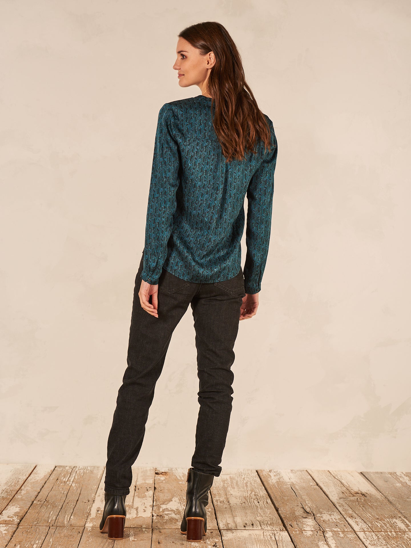 blouse avec col montant