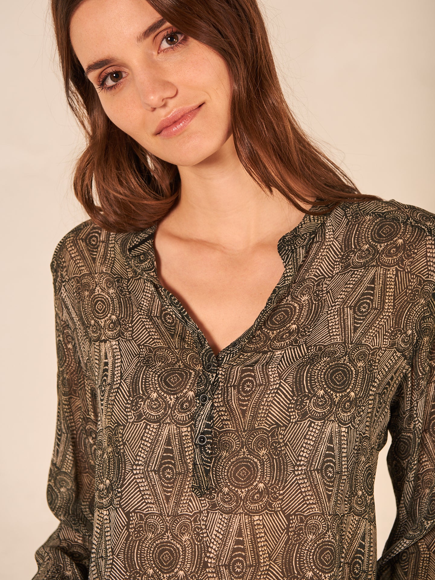 blouse avec patte de boutonnage