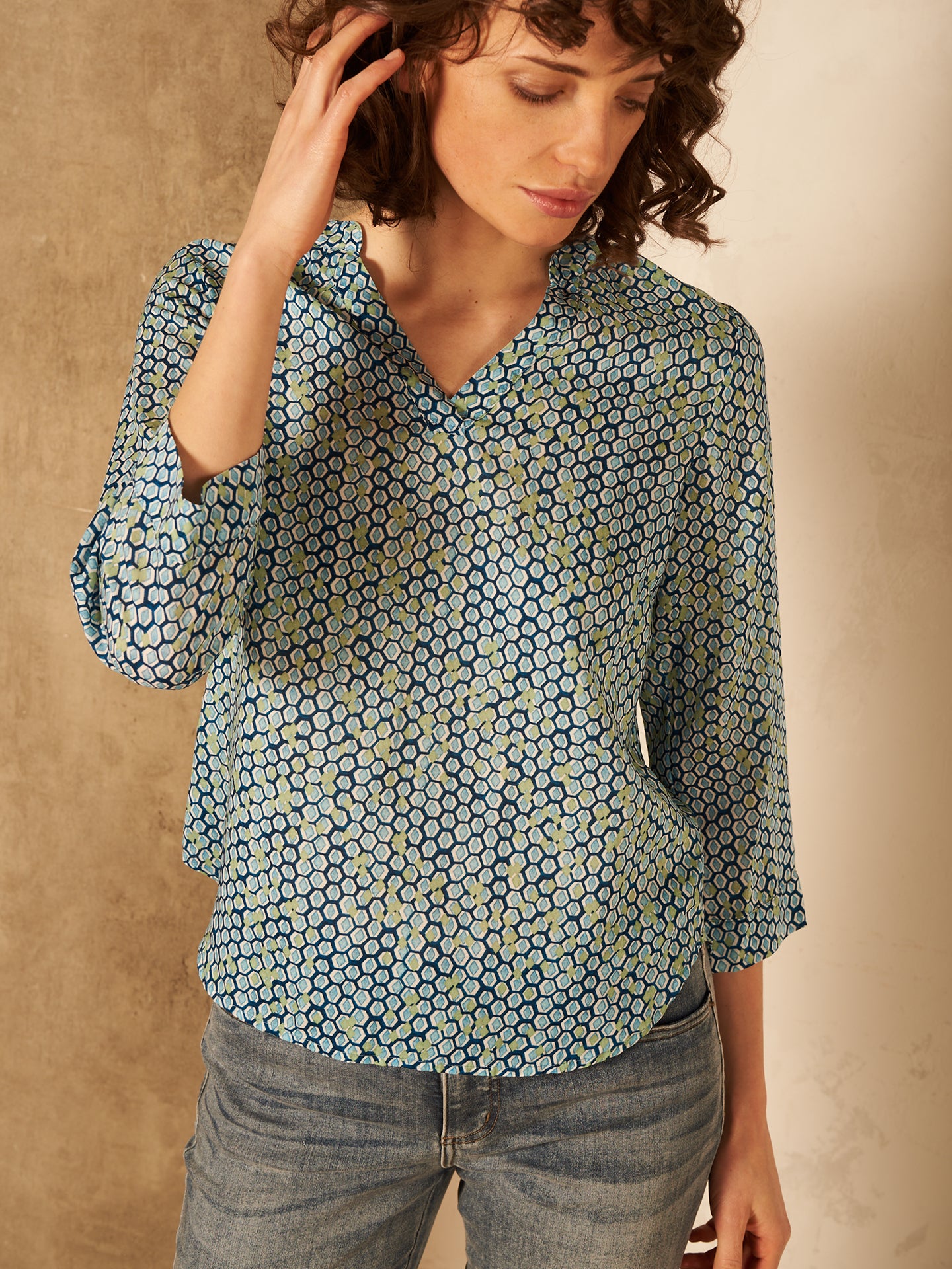 3/4-sleeved blouse