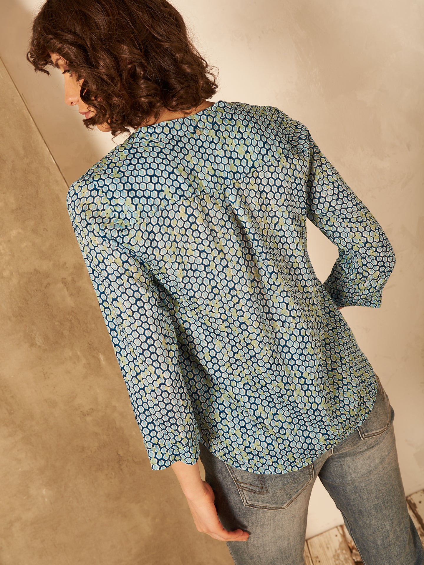 3/4-sleeved blouse
