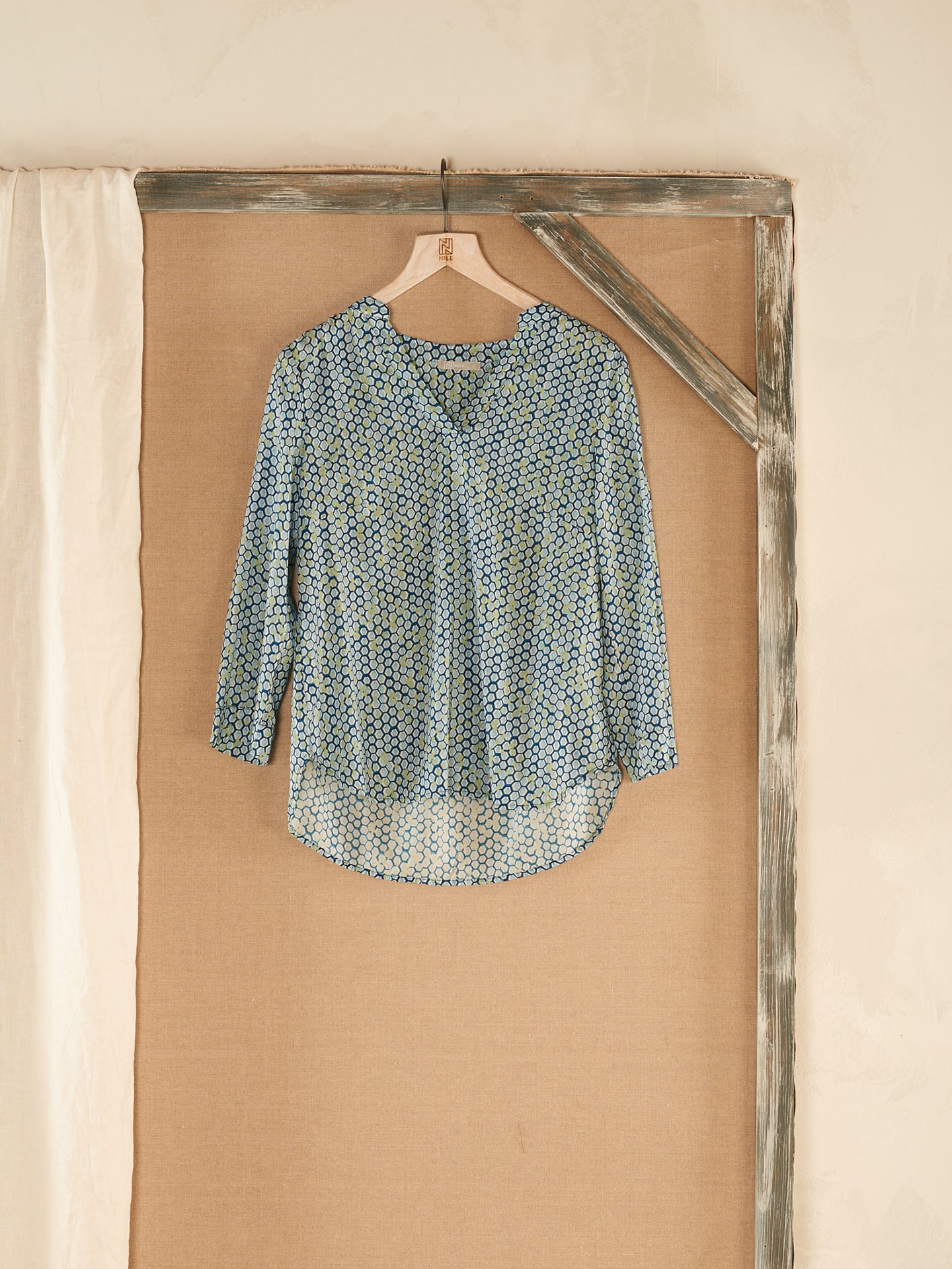 3/4-sleeved blouse