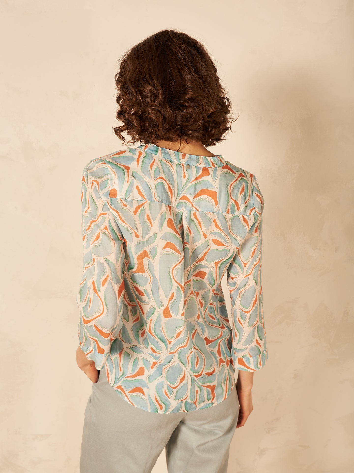 3/4-sleeved blouse
