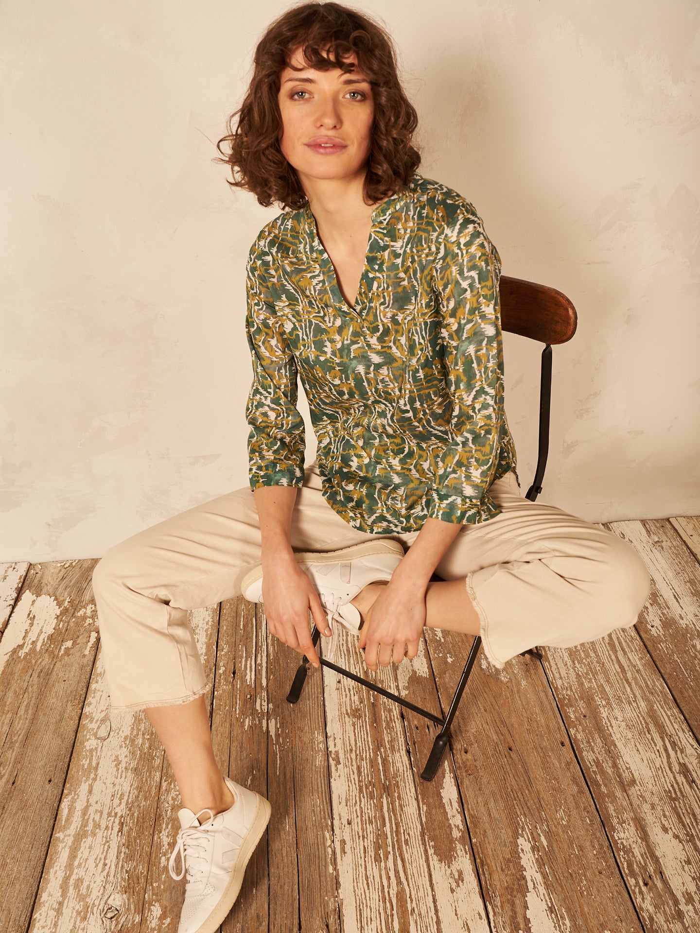 3/4-sleeved blouse