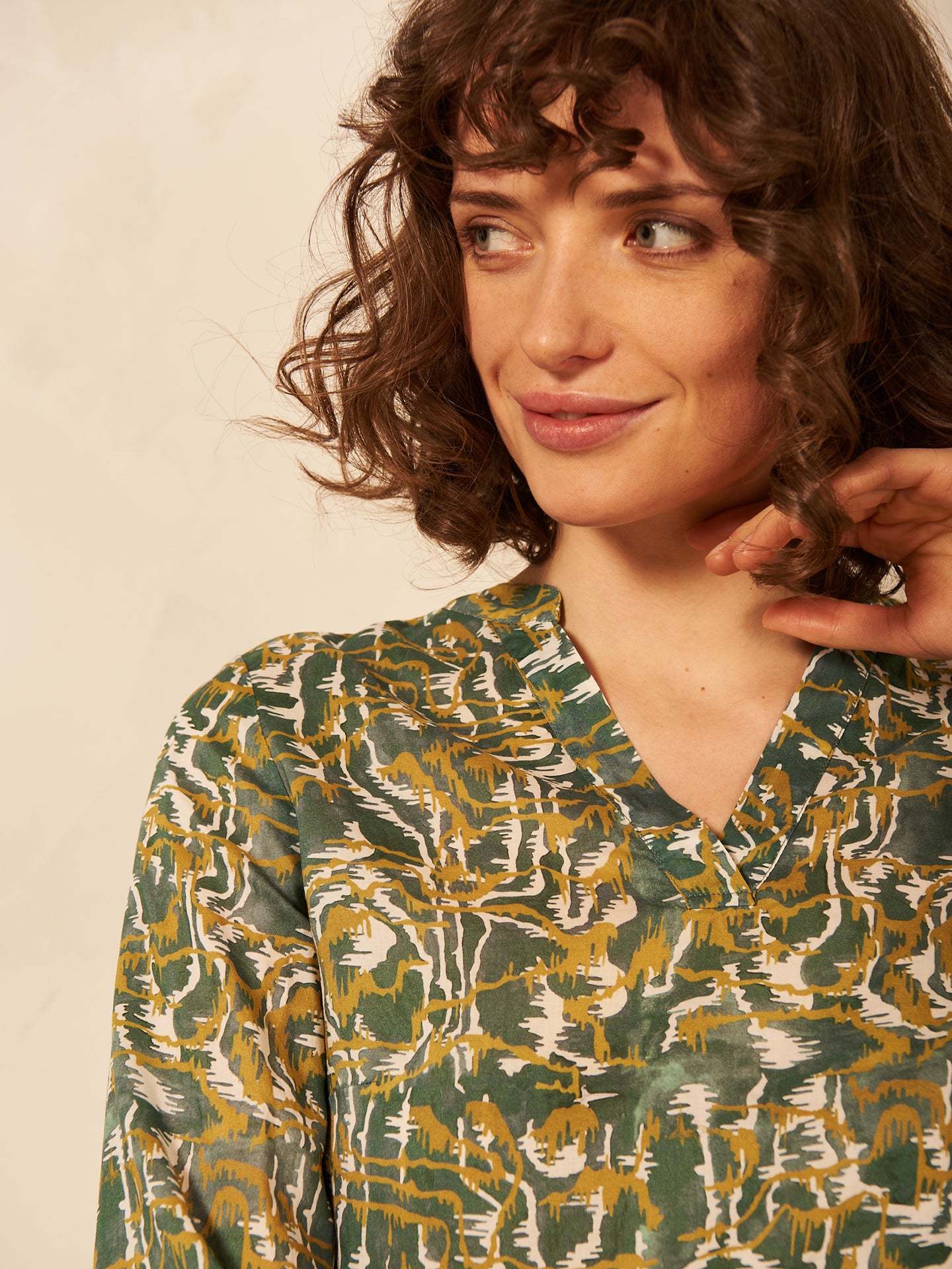 3/4-sleeved blouse