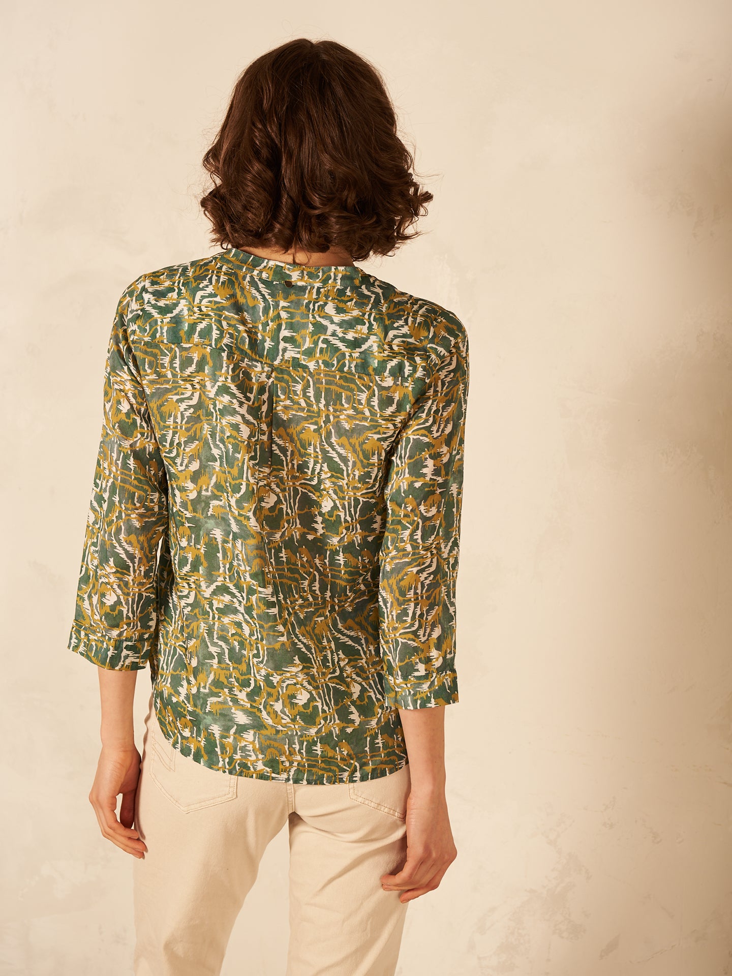3/4-sleeved blouse