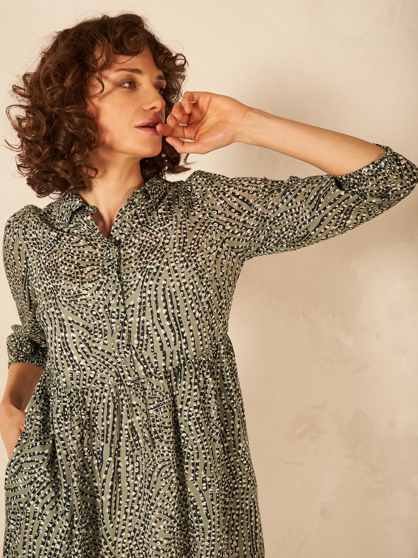 Kleid mit Kragen