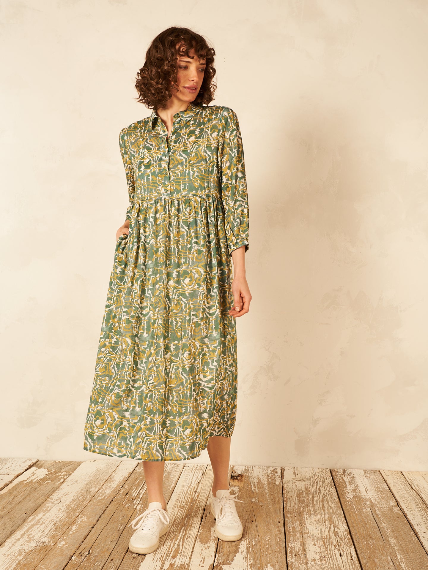 Kleid mit Kragen