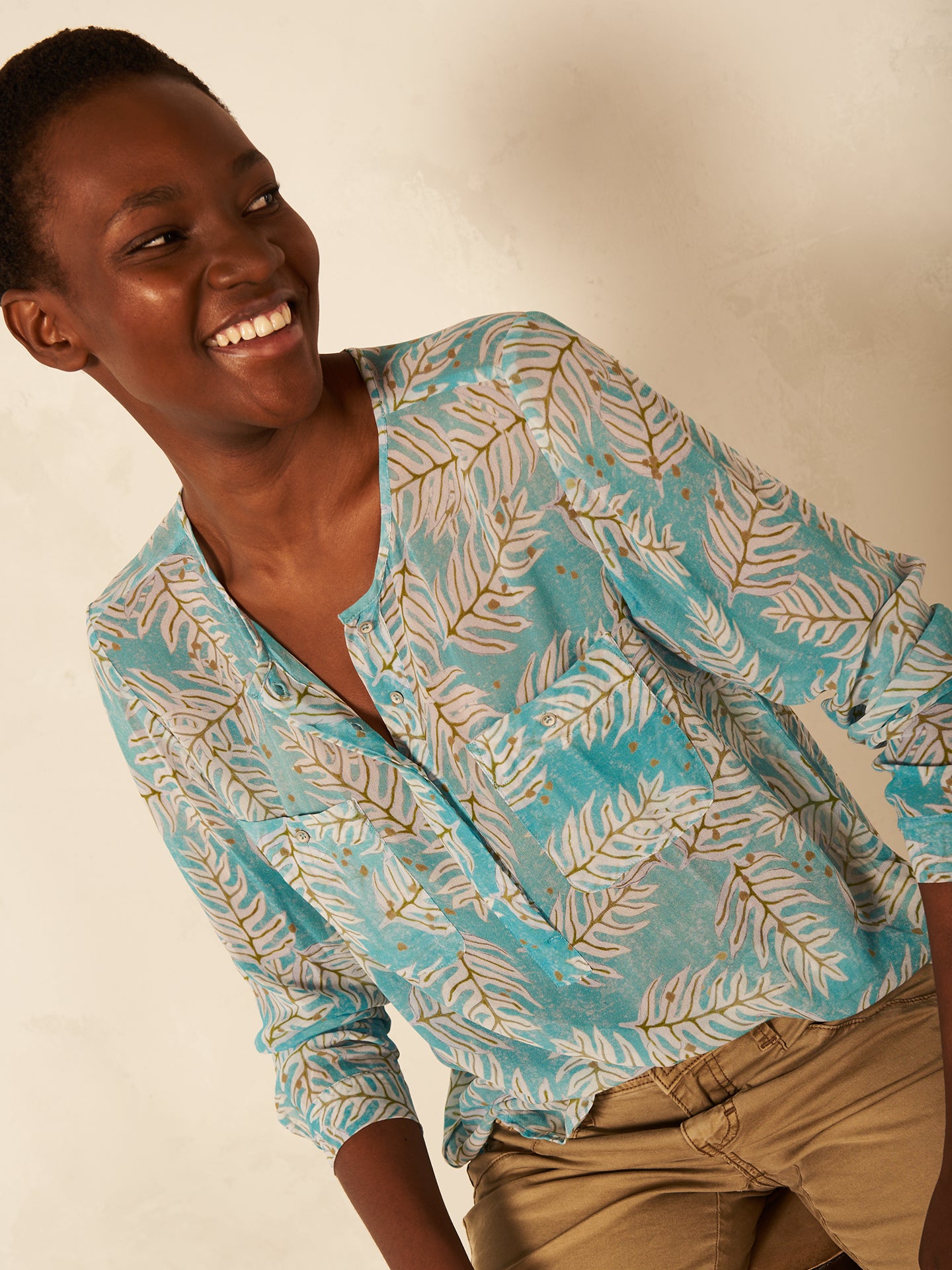 blouse avec patte de boutonnage
