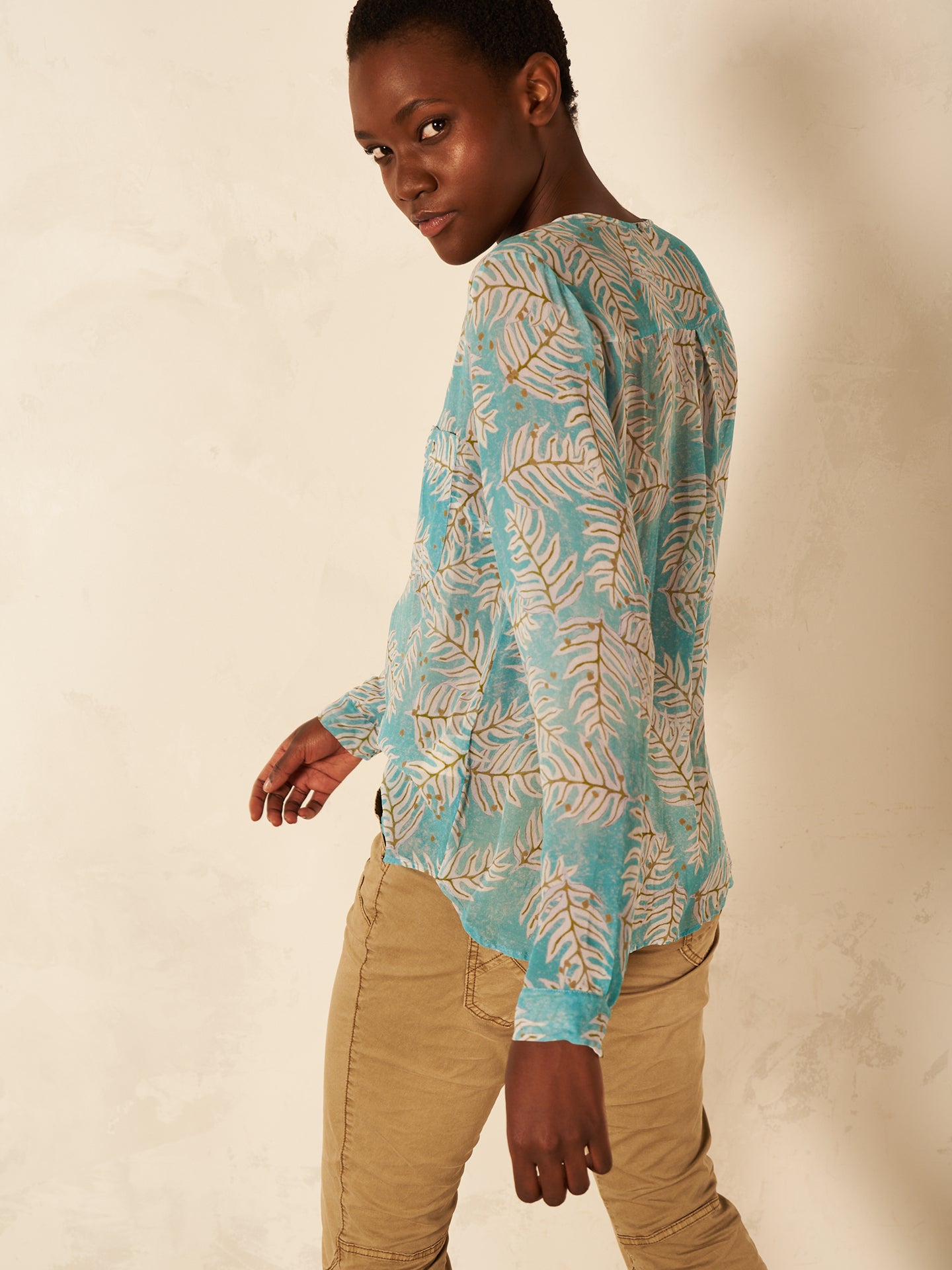 blouse avec patte de boutonnage
