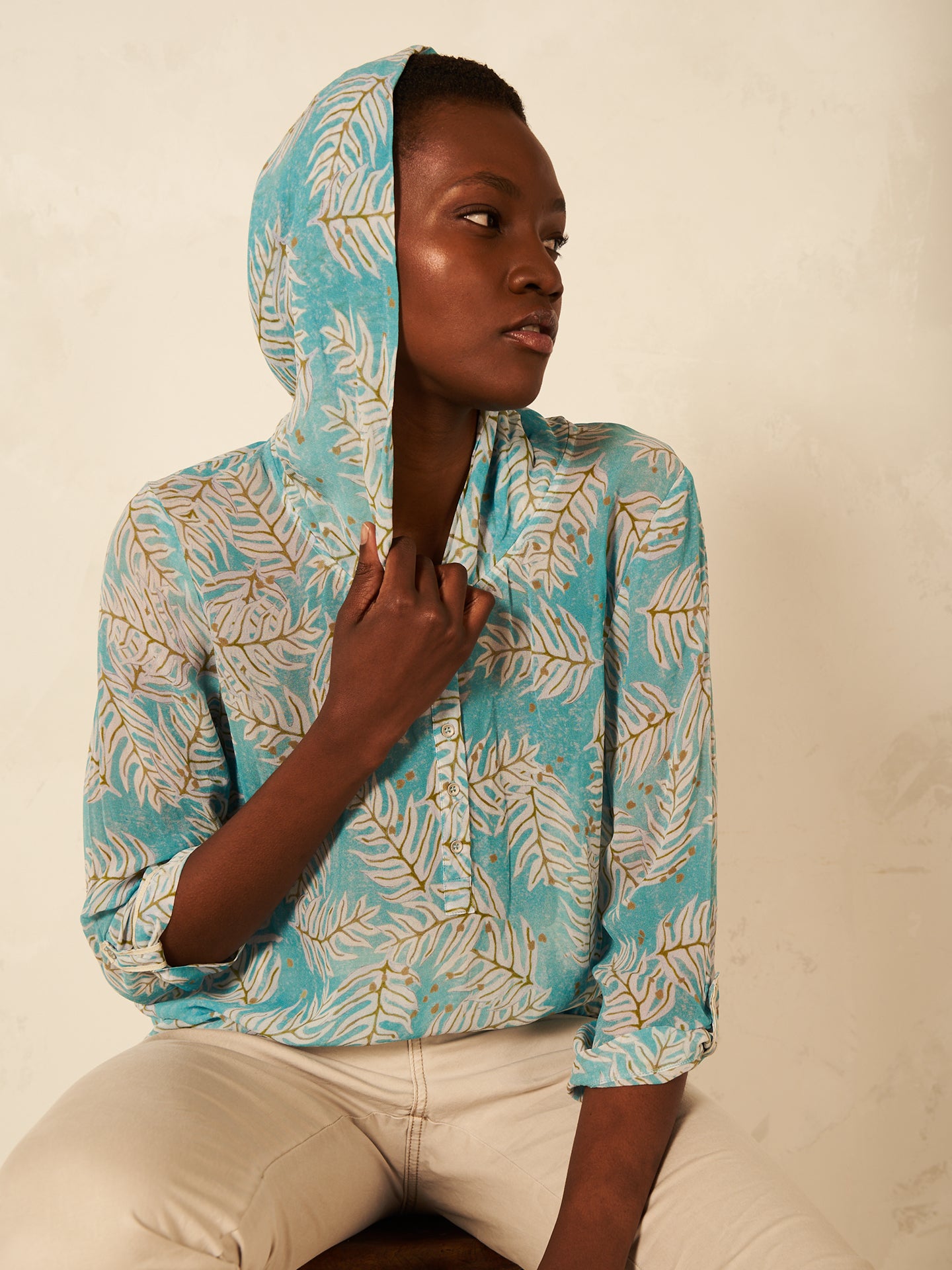 Bluse mit Kapuze