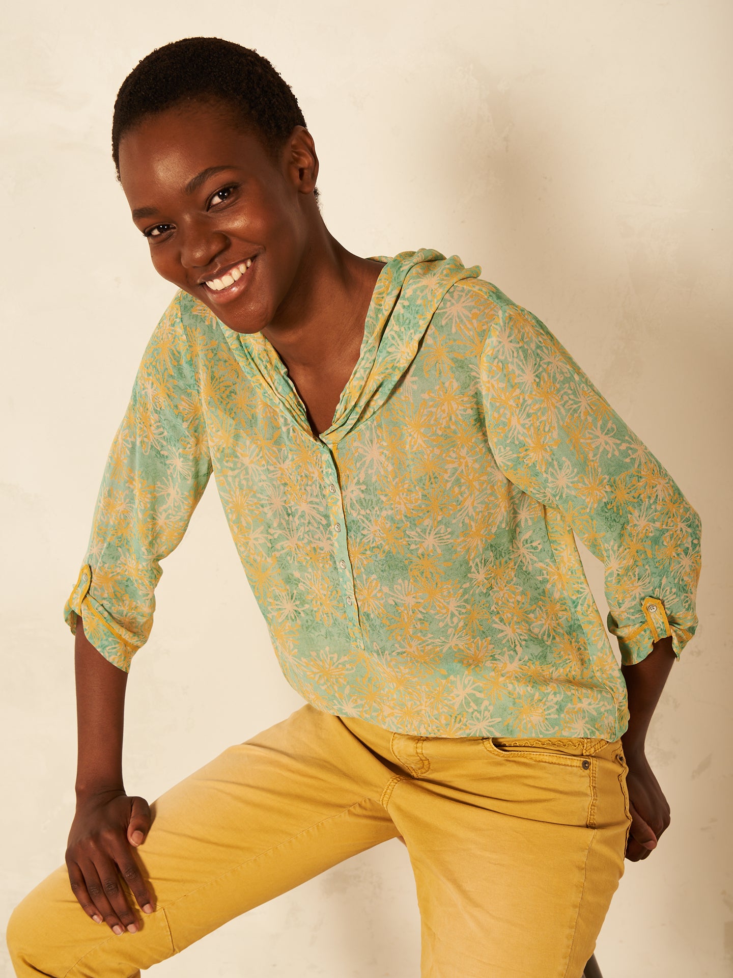 Bluse mit Kapuze