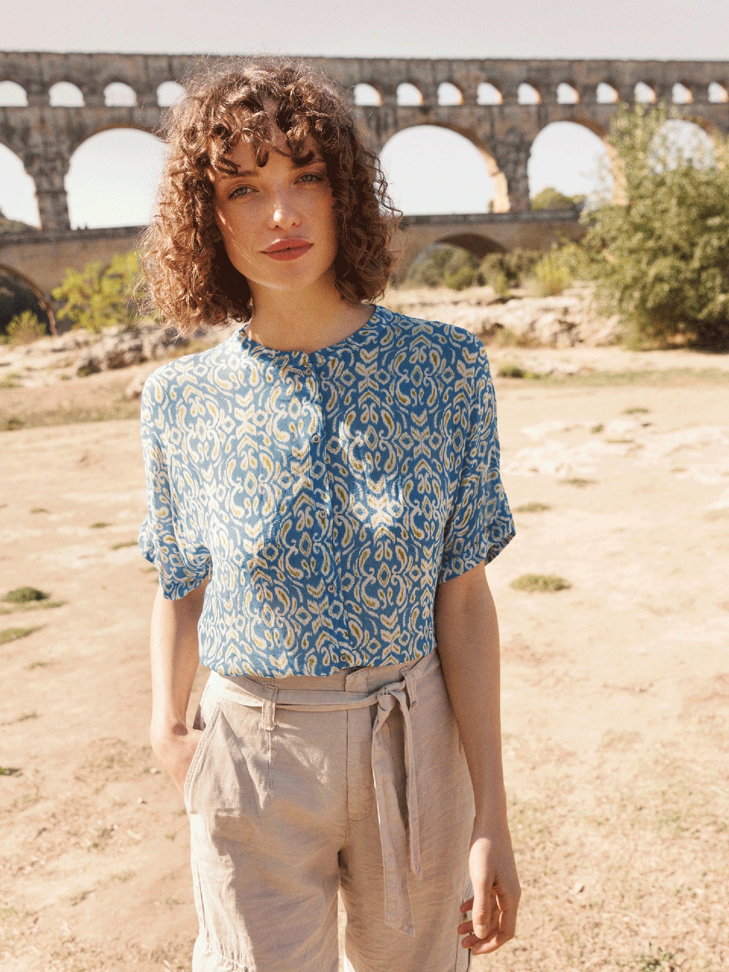 Bluse mit Stehkragen