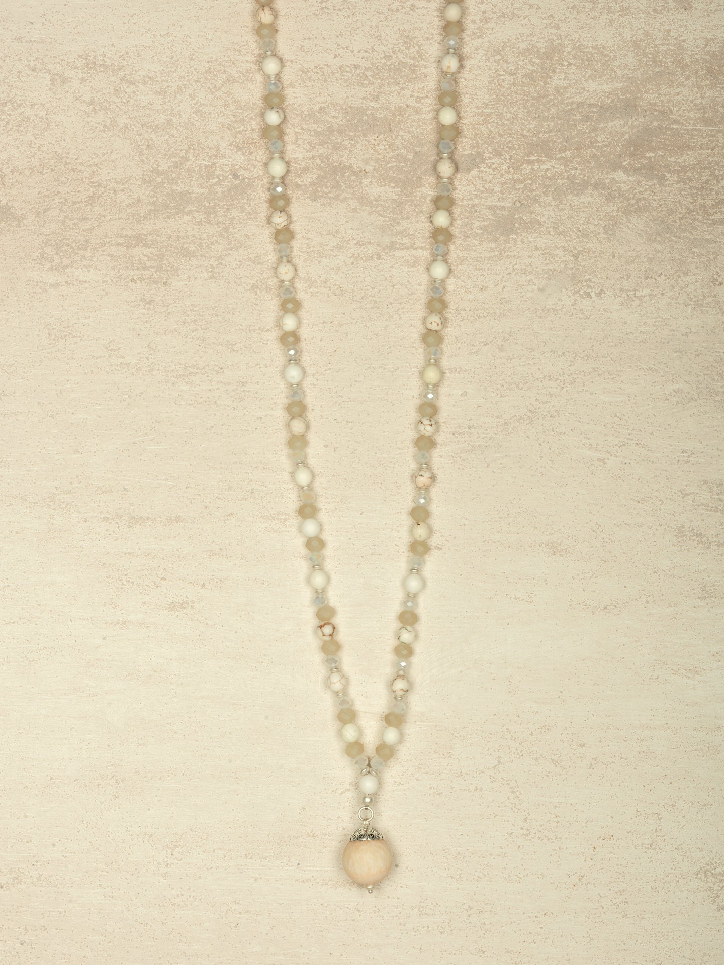 collier avec pendentif