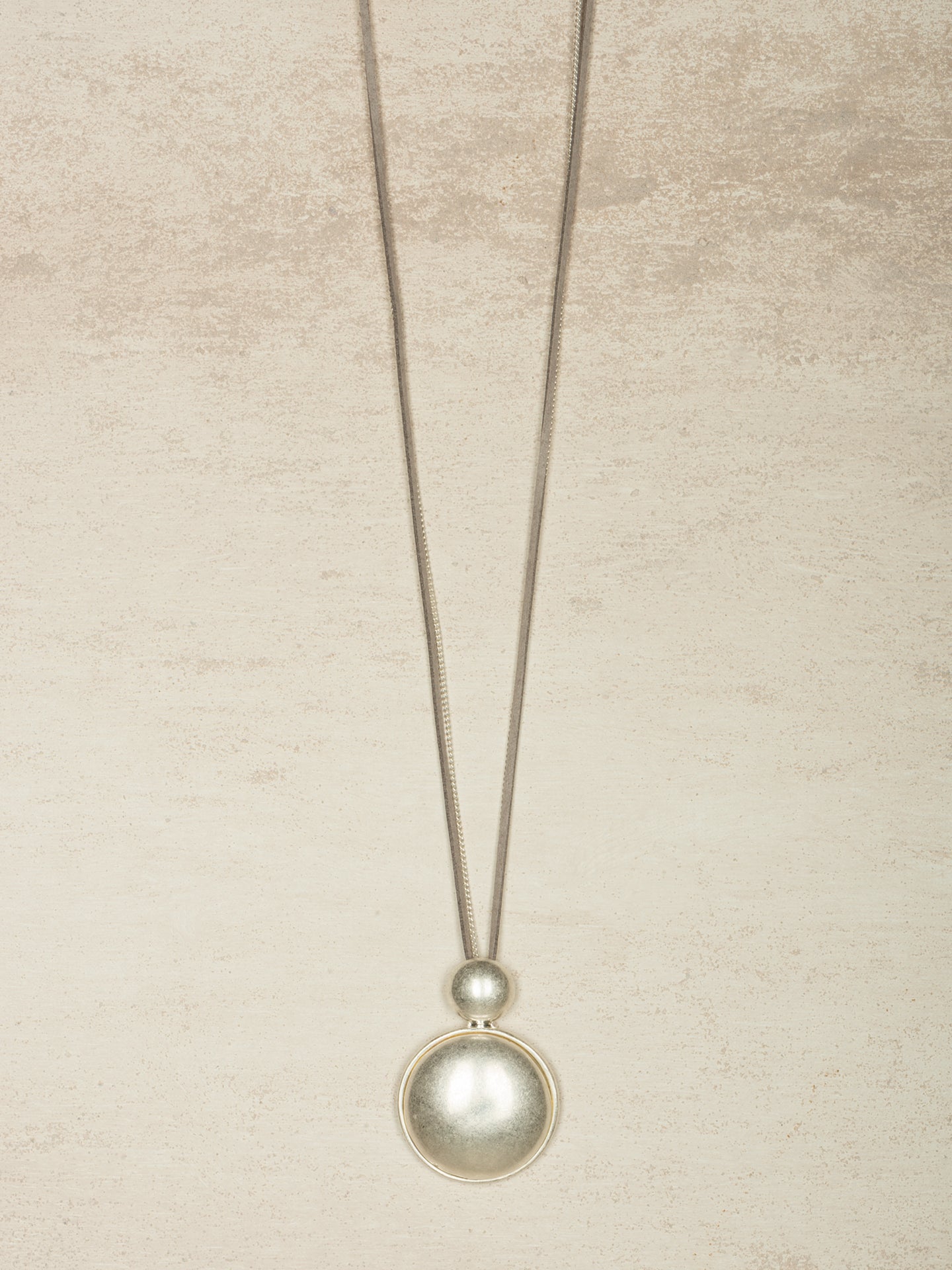 collier avec pendentif
