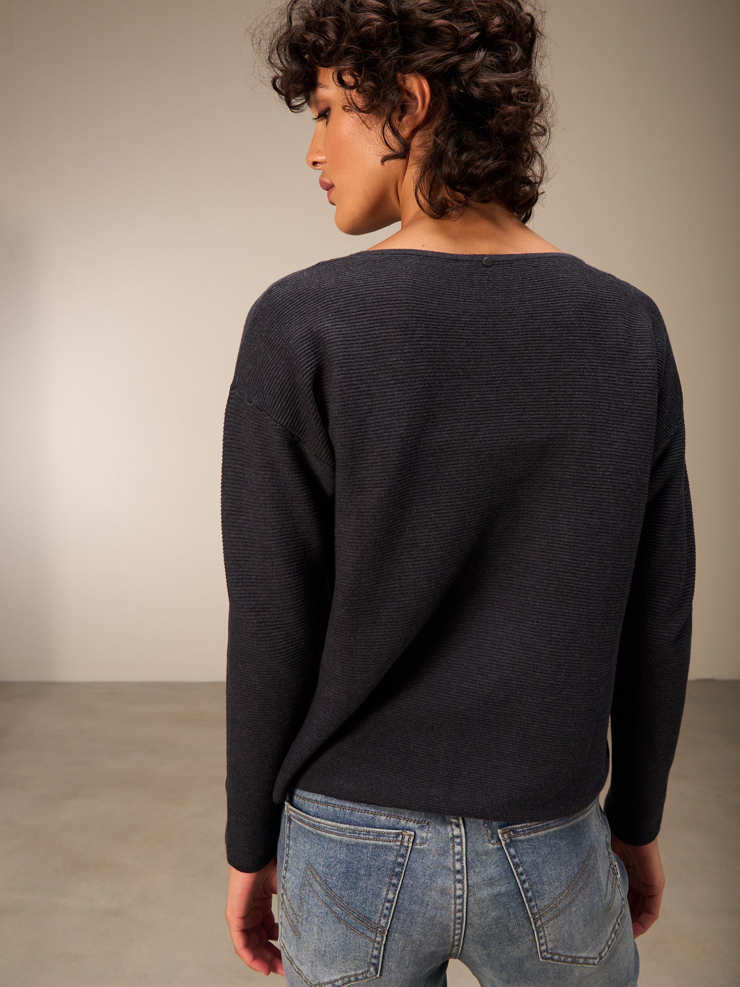 Maglione con scollo rotondo