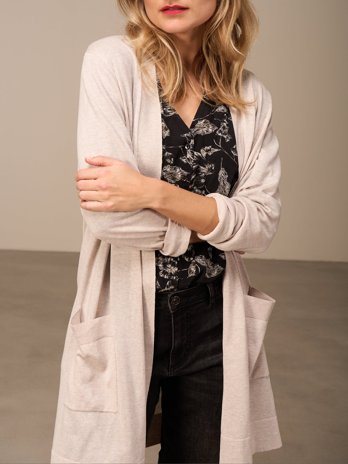 Strickjacke mit V-Ausschnitt