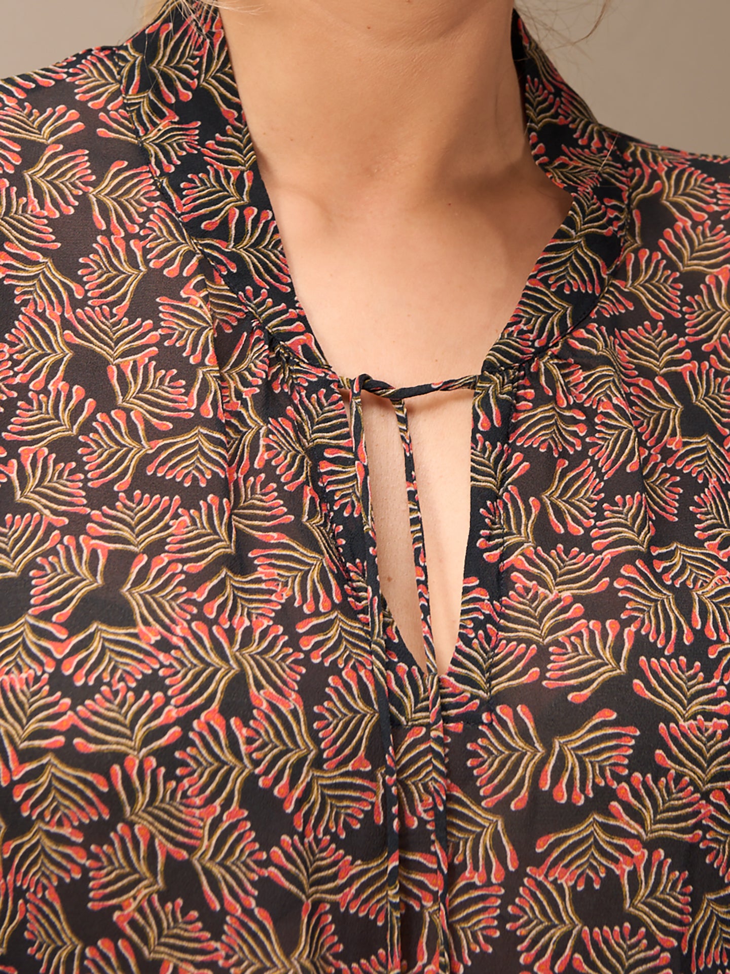 blouse avec col montant