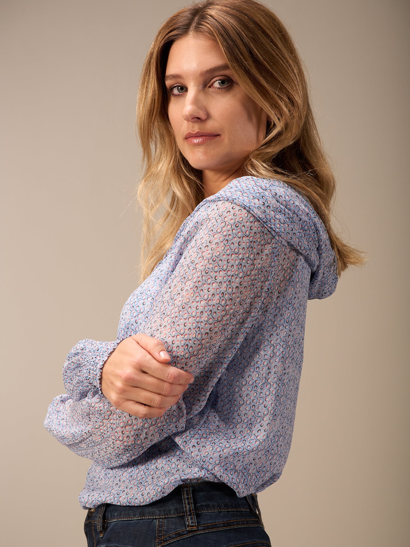 Bluse mit Kapuze