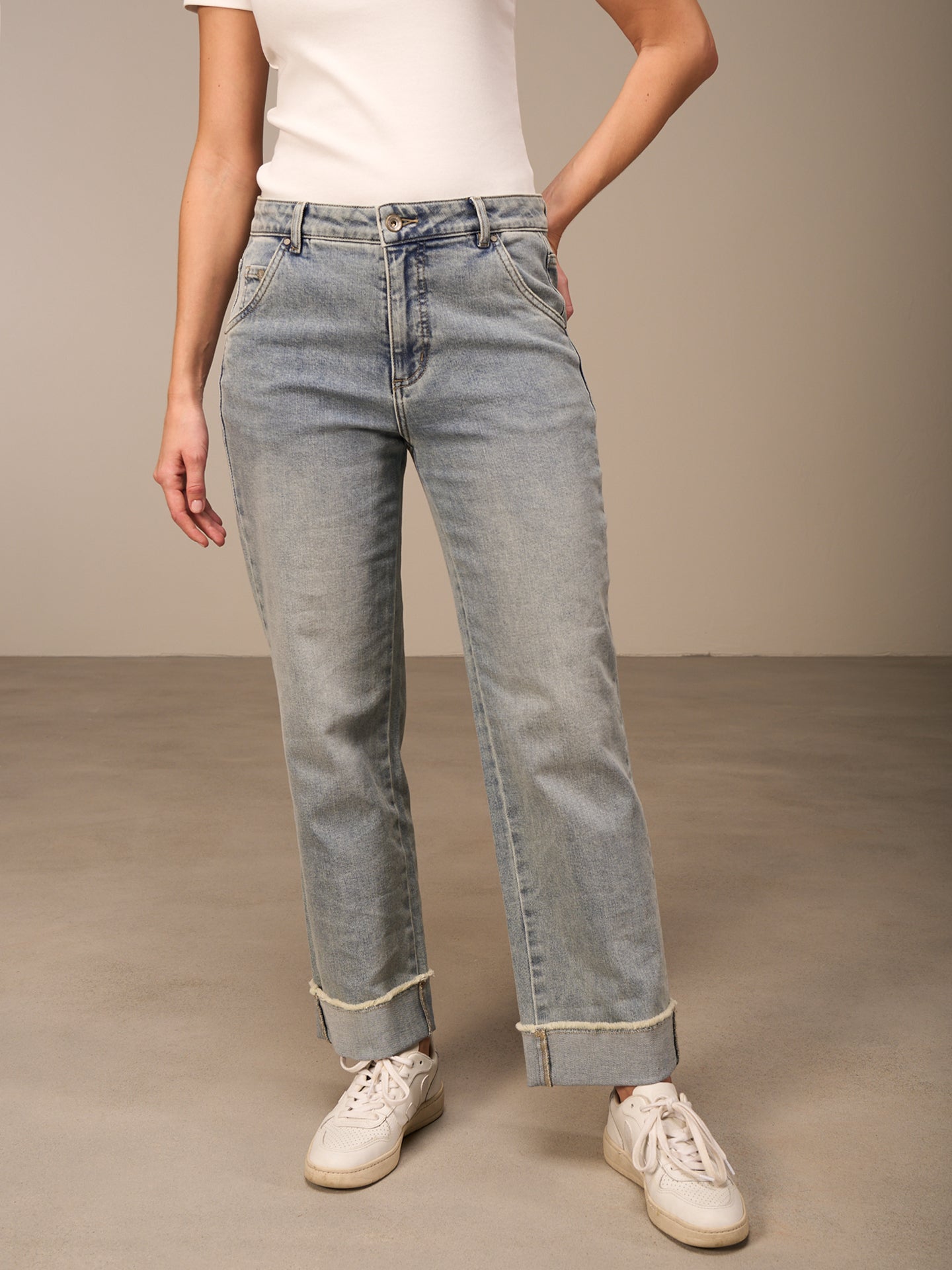 Straight-leg trousers