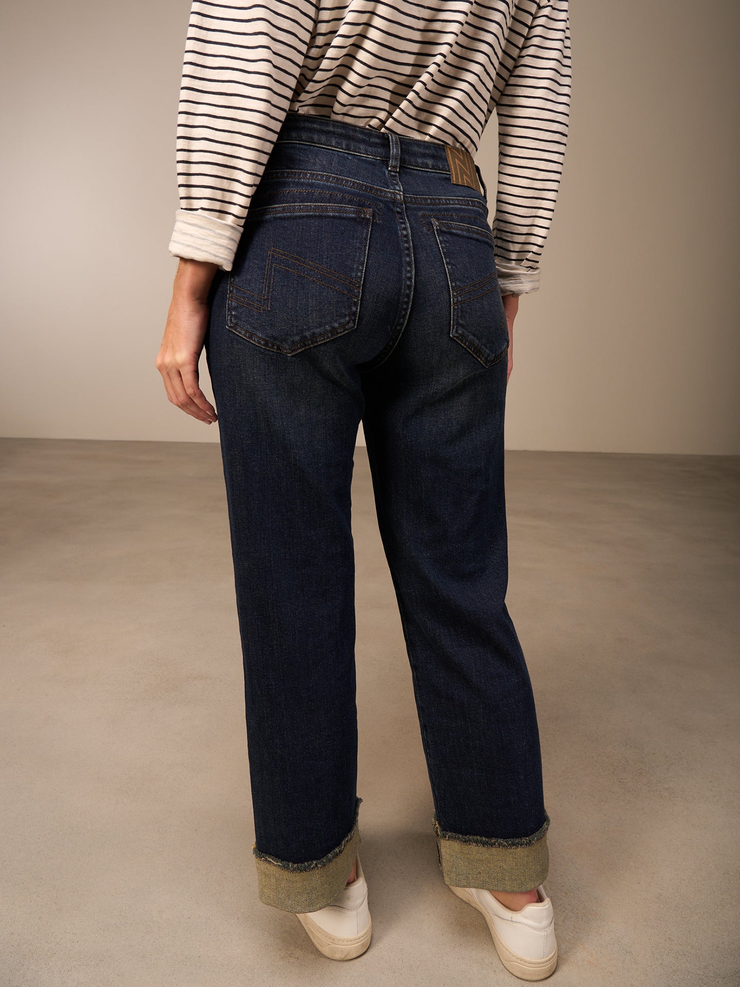 Straight-leg trousers