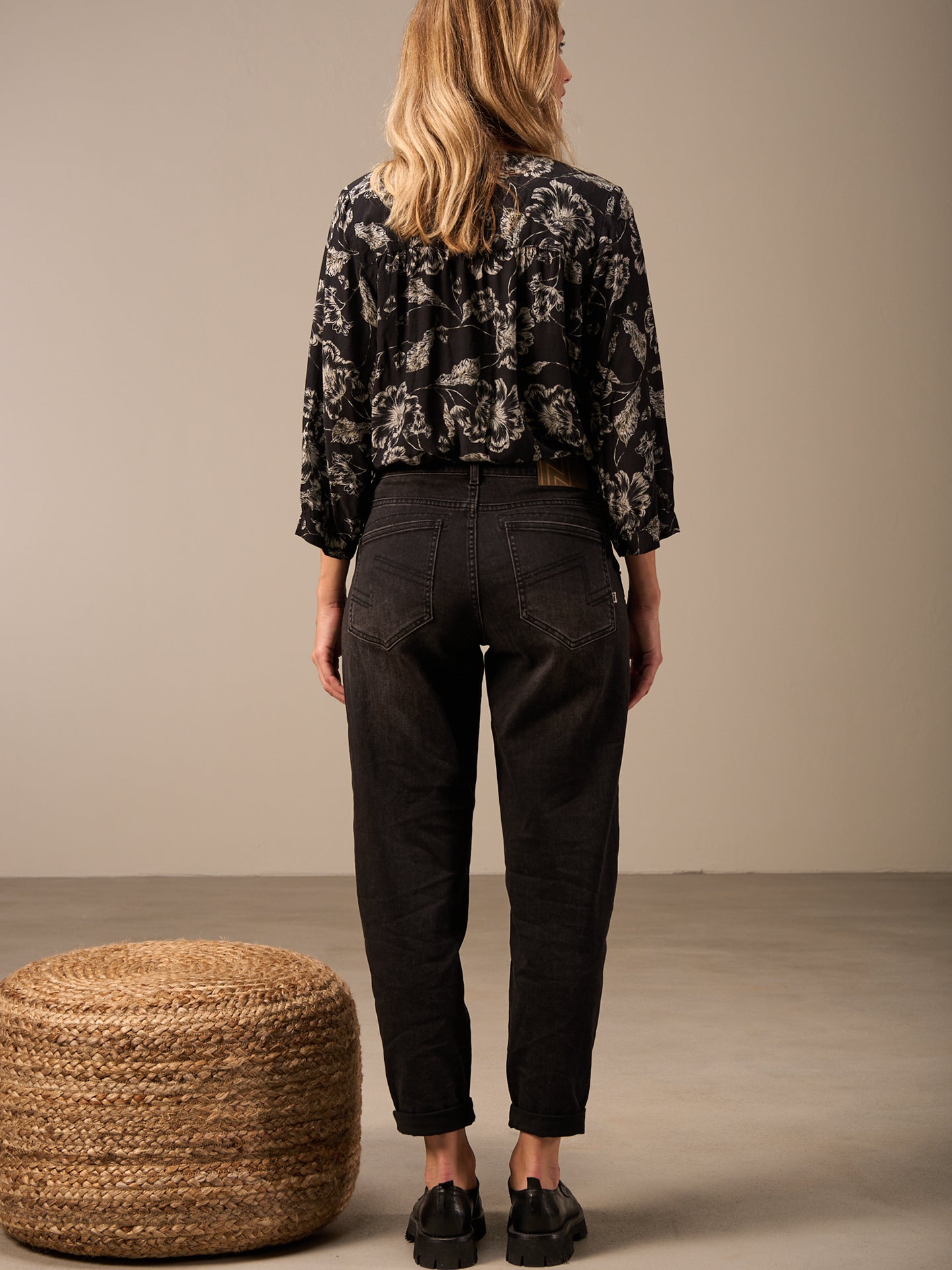 Barrel-leg jeans