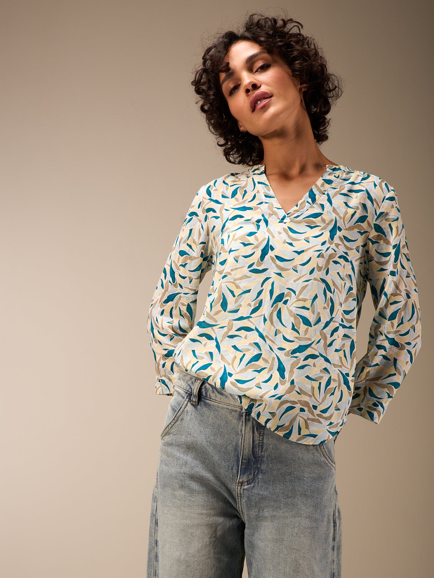 blouse avec col en V