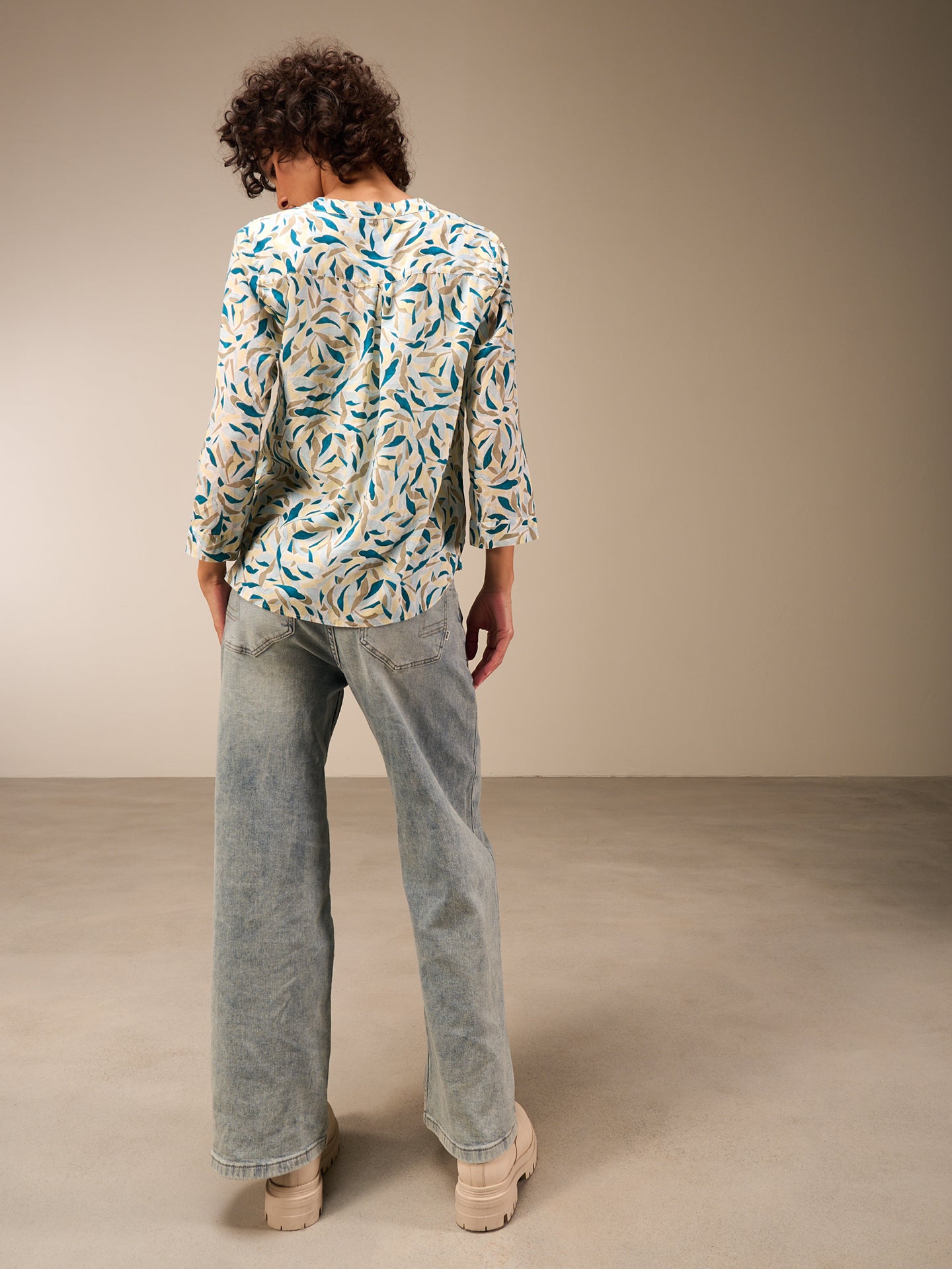 blouse avec col en V