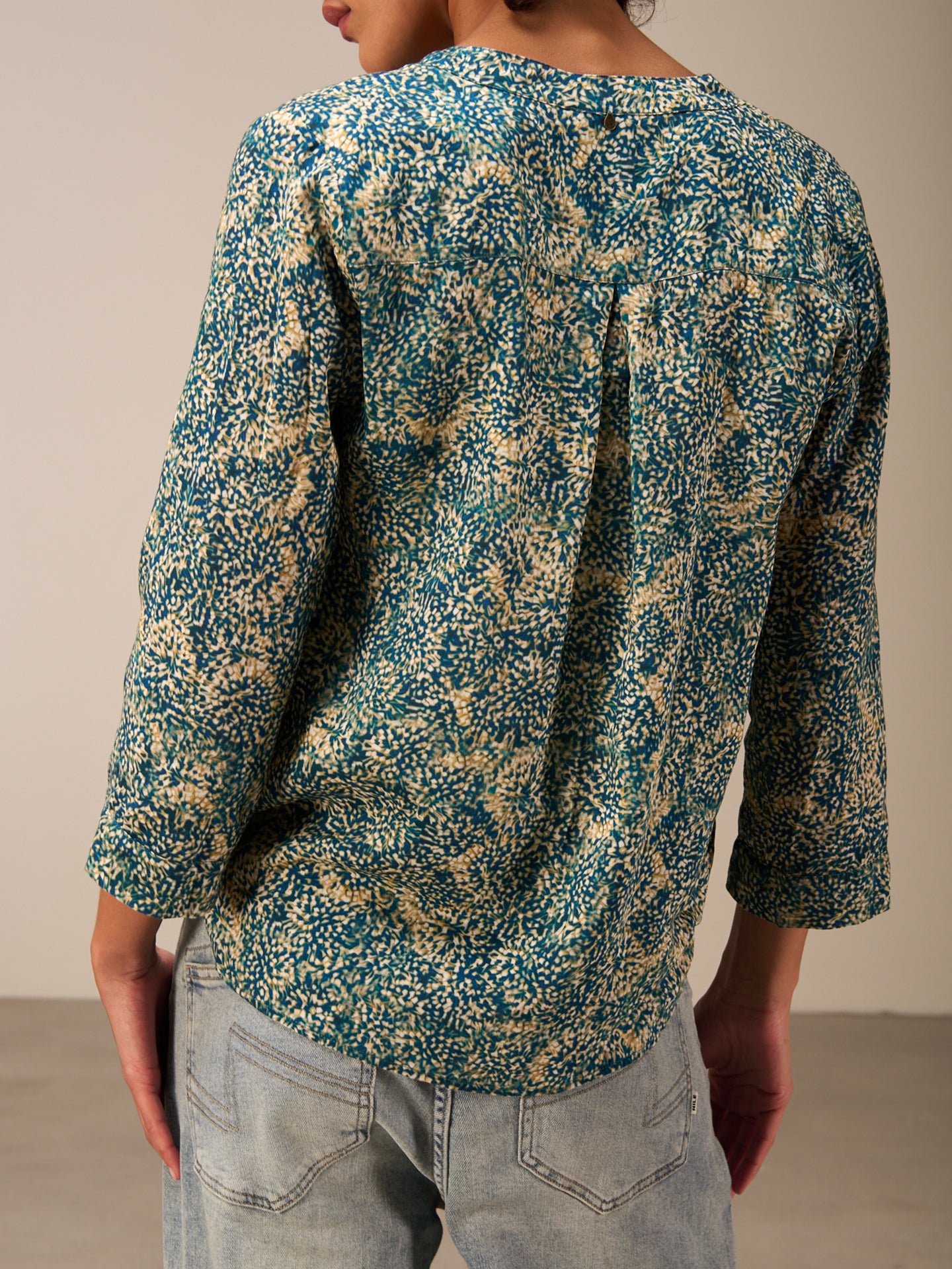 blouse avec col en V
