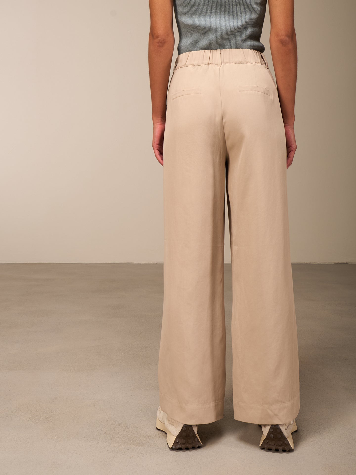 Wide-leg trousers