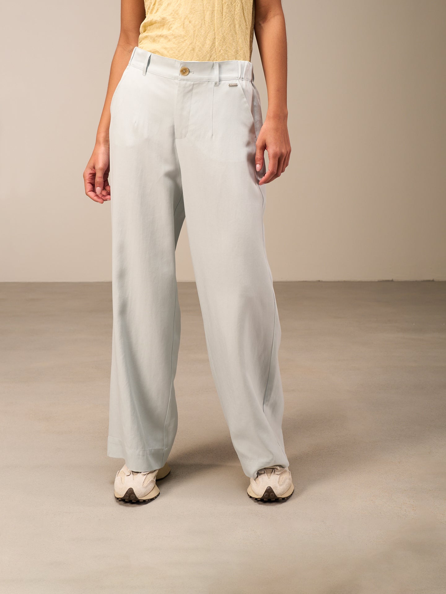 Wide-leg trousers