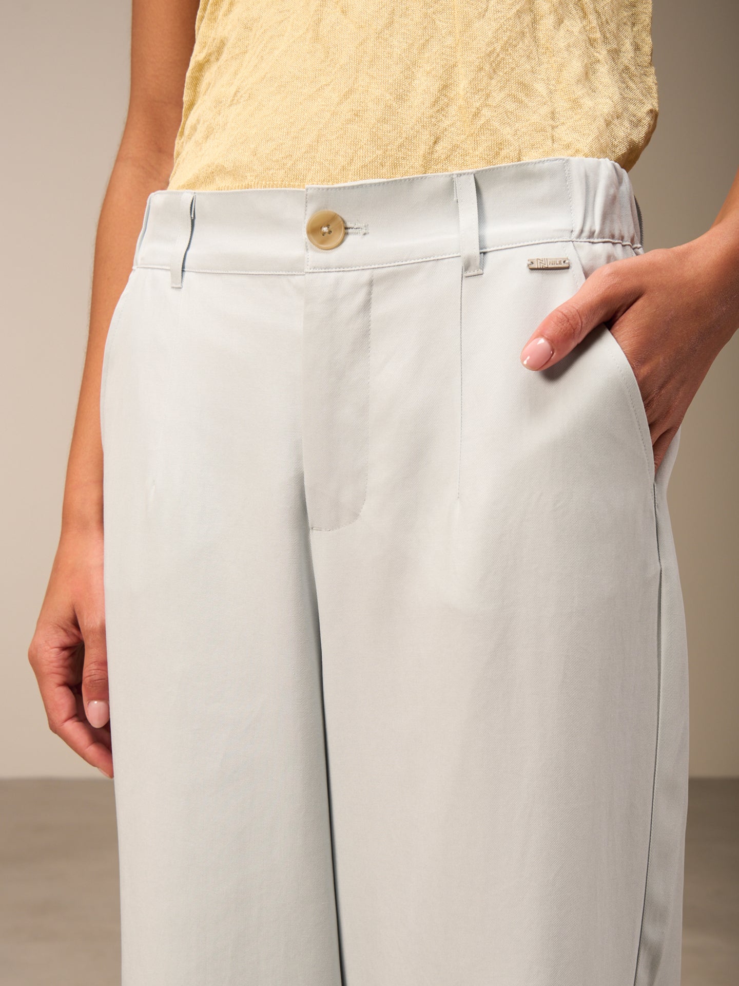 Wide-leg trousers