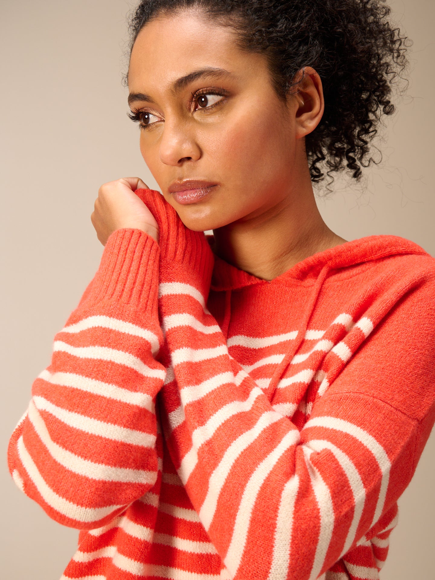 Maglione con cappuccio