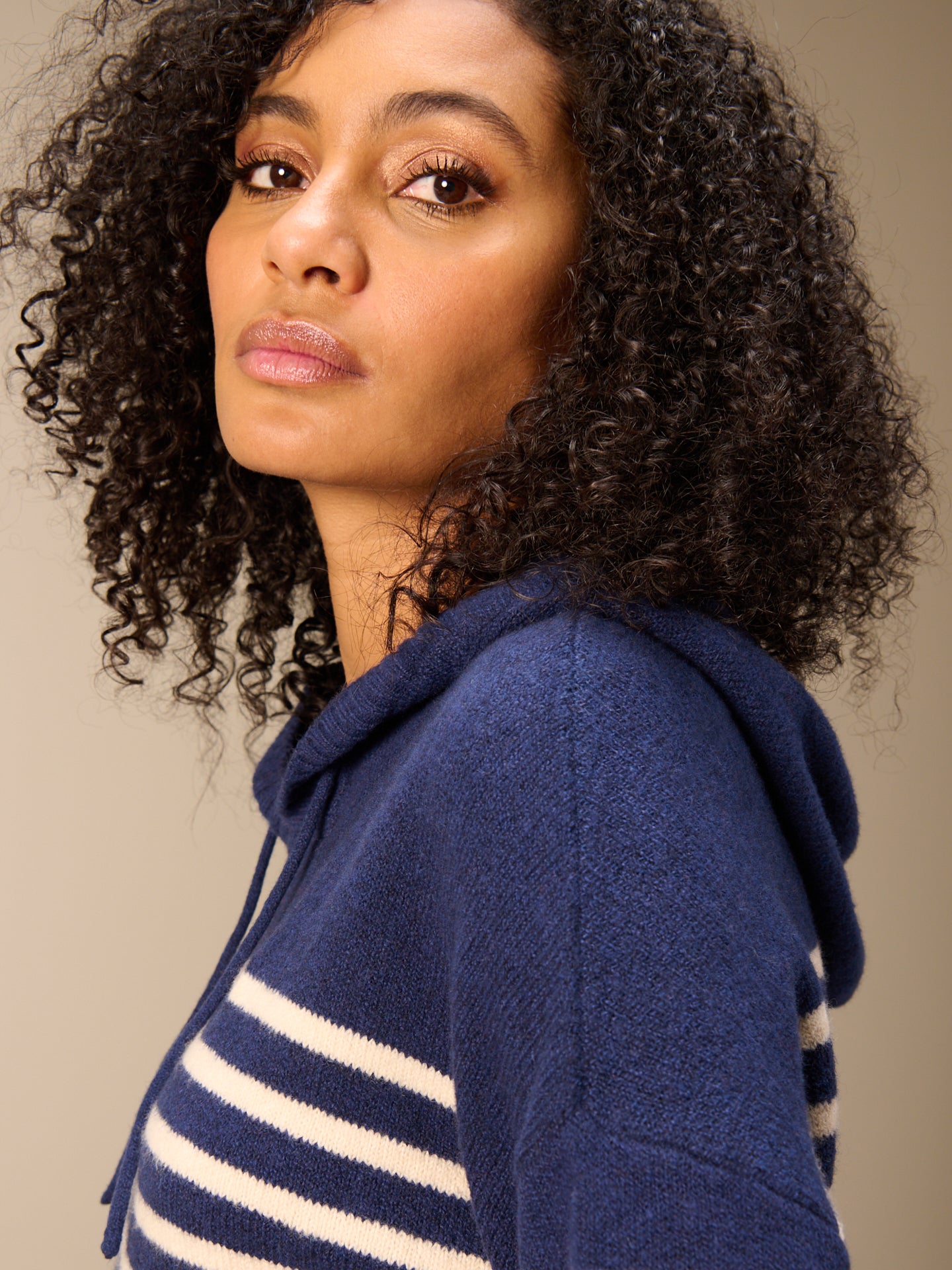 Maglione con cappuccio