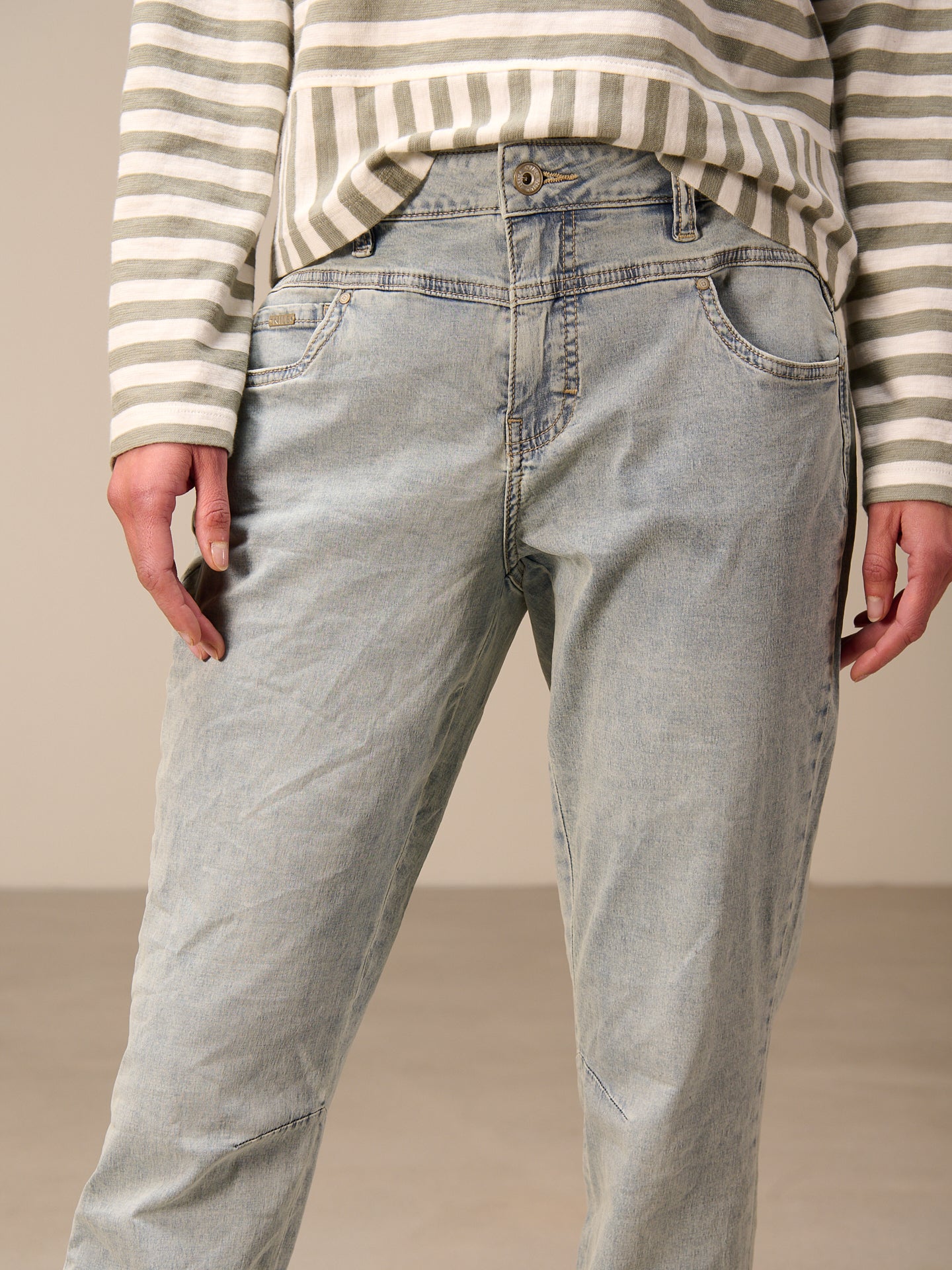 Tapered jeans