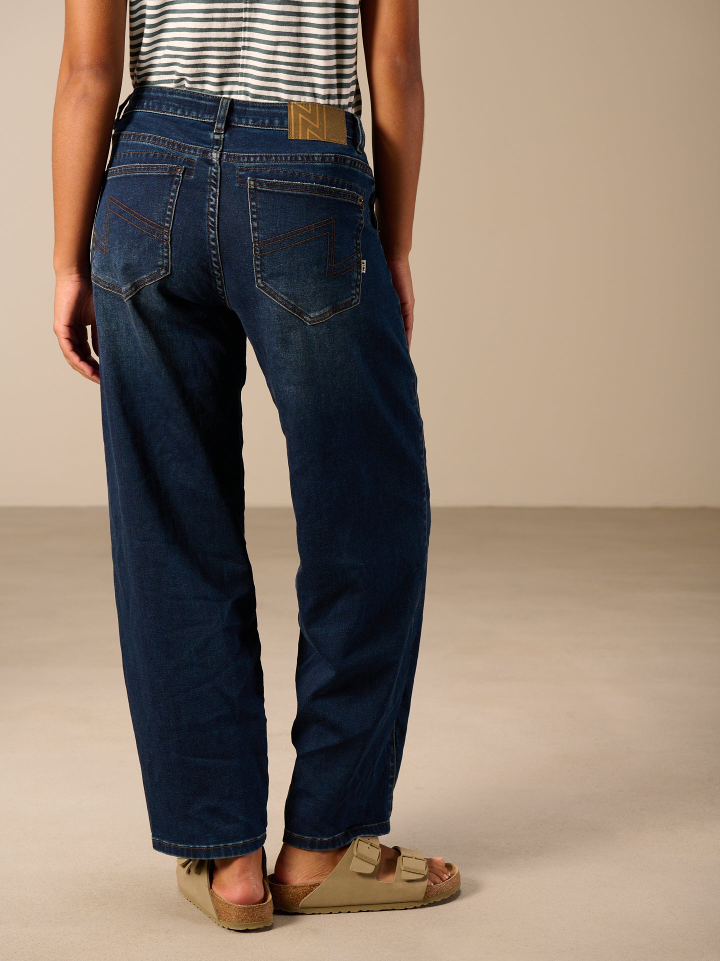 Jeans barrel fit