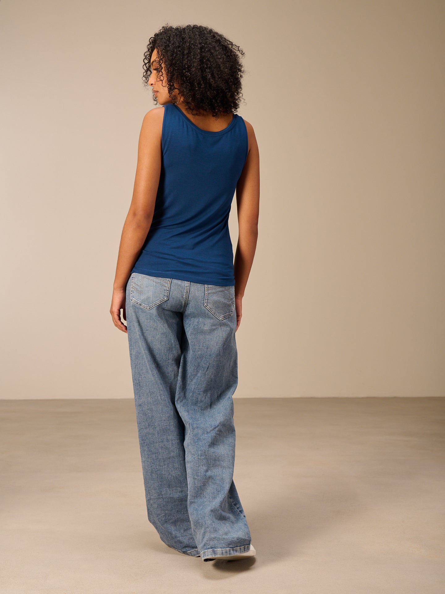 Top con scollo rotondo