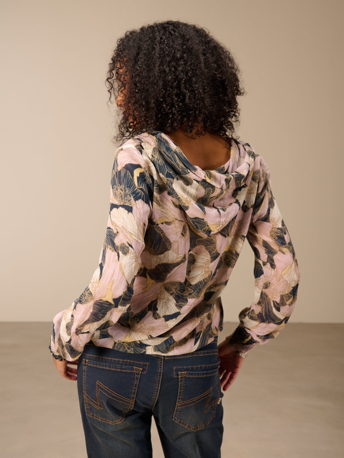 Blusa con cappuccio