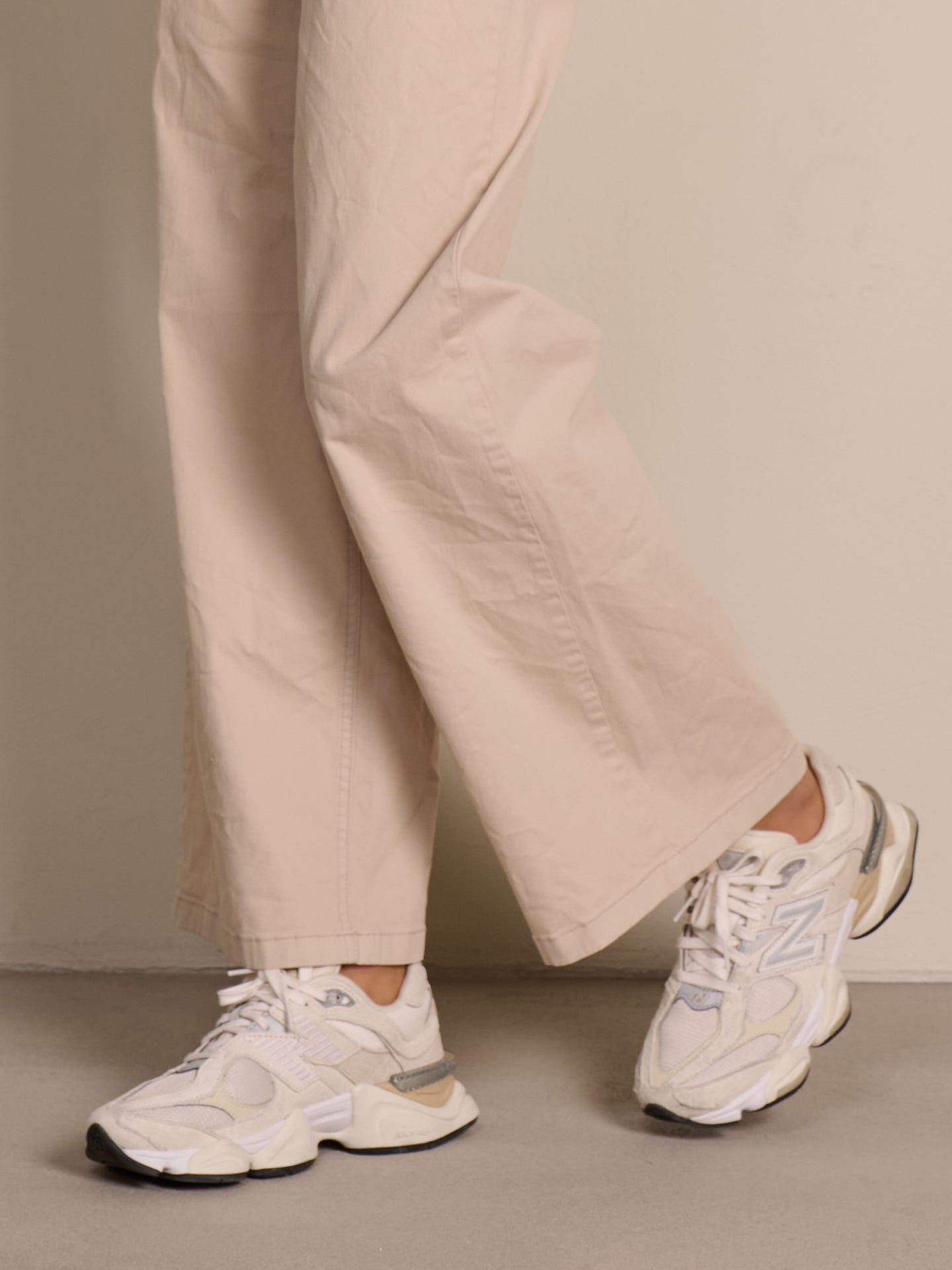 Wide-leg trousers