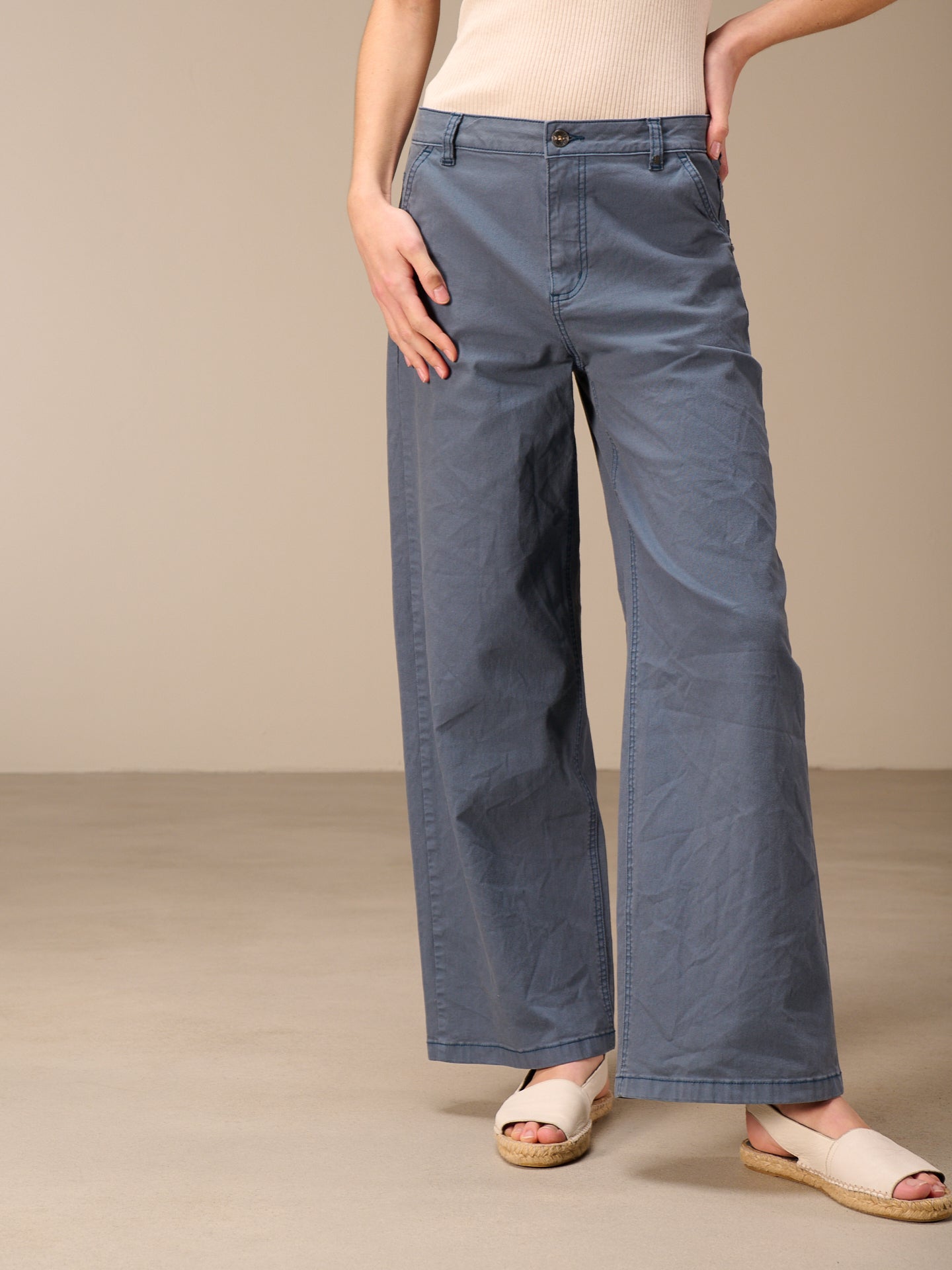 Wide-leg trousers
