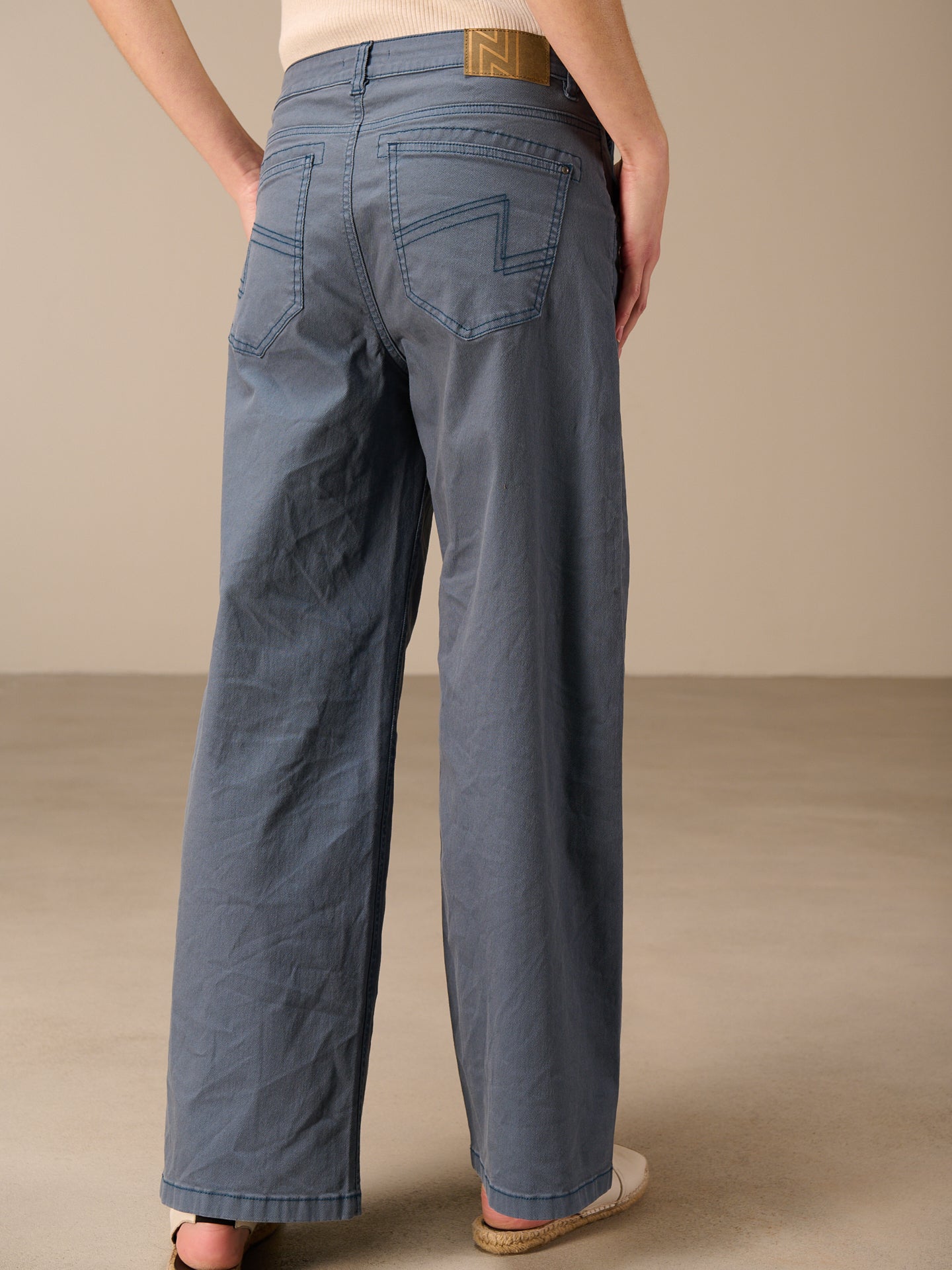 Wide-leg trousers