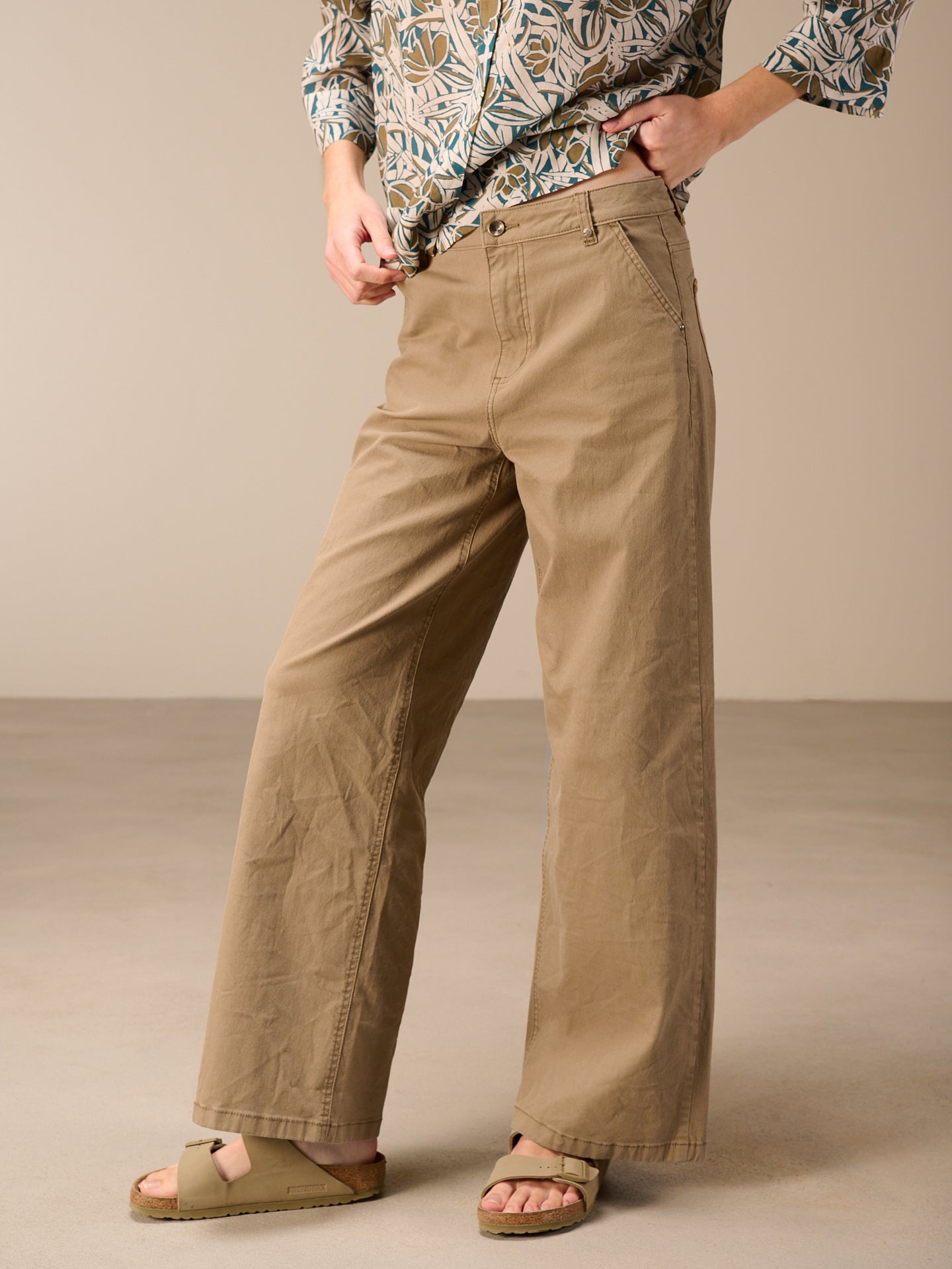 Wide-leg trousers