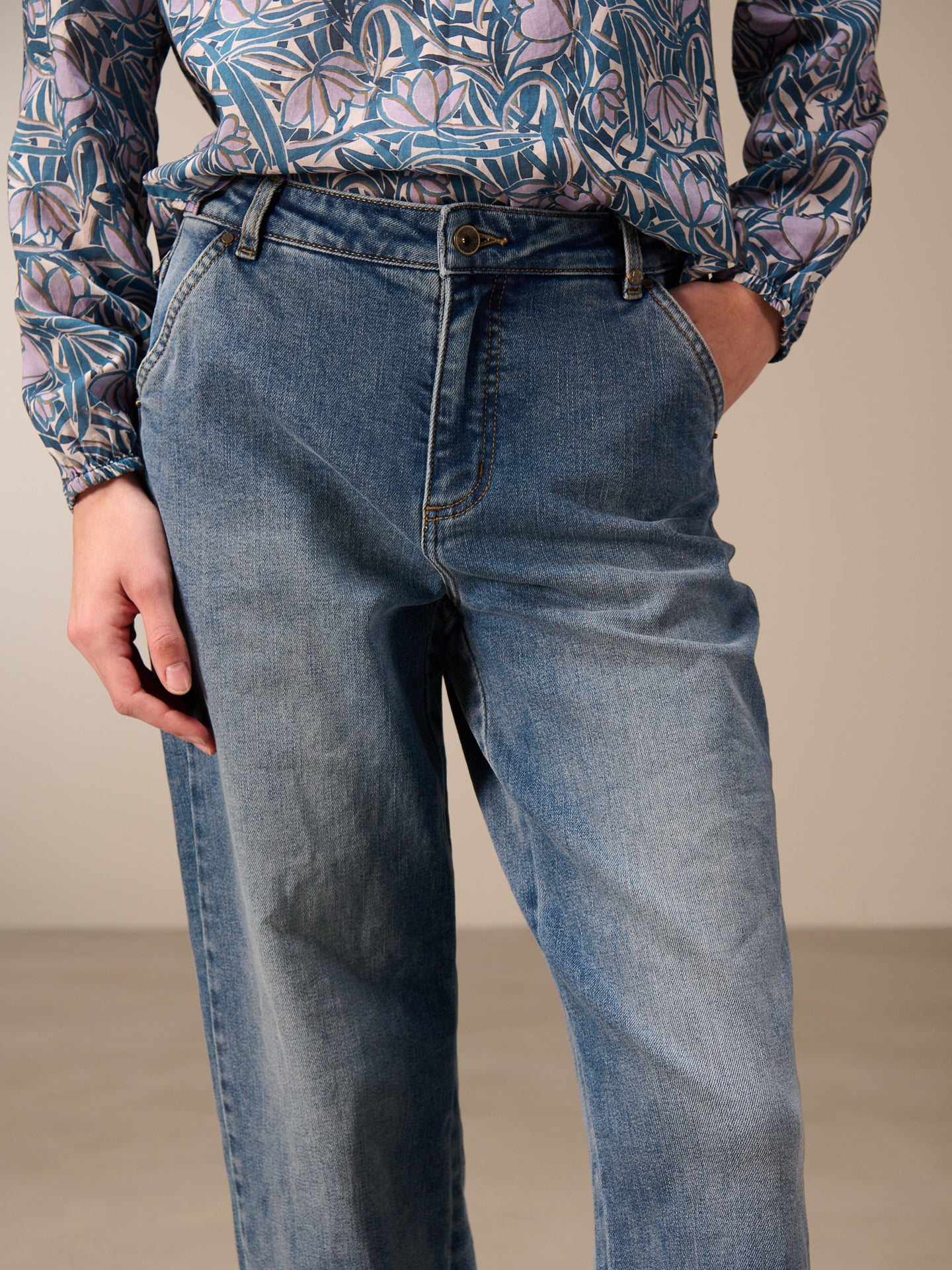 Straight-leg jeans
