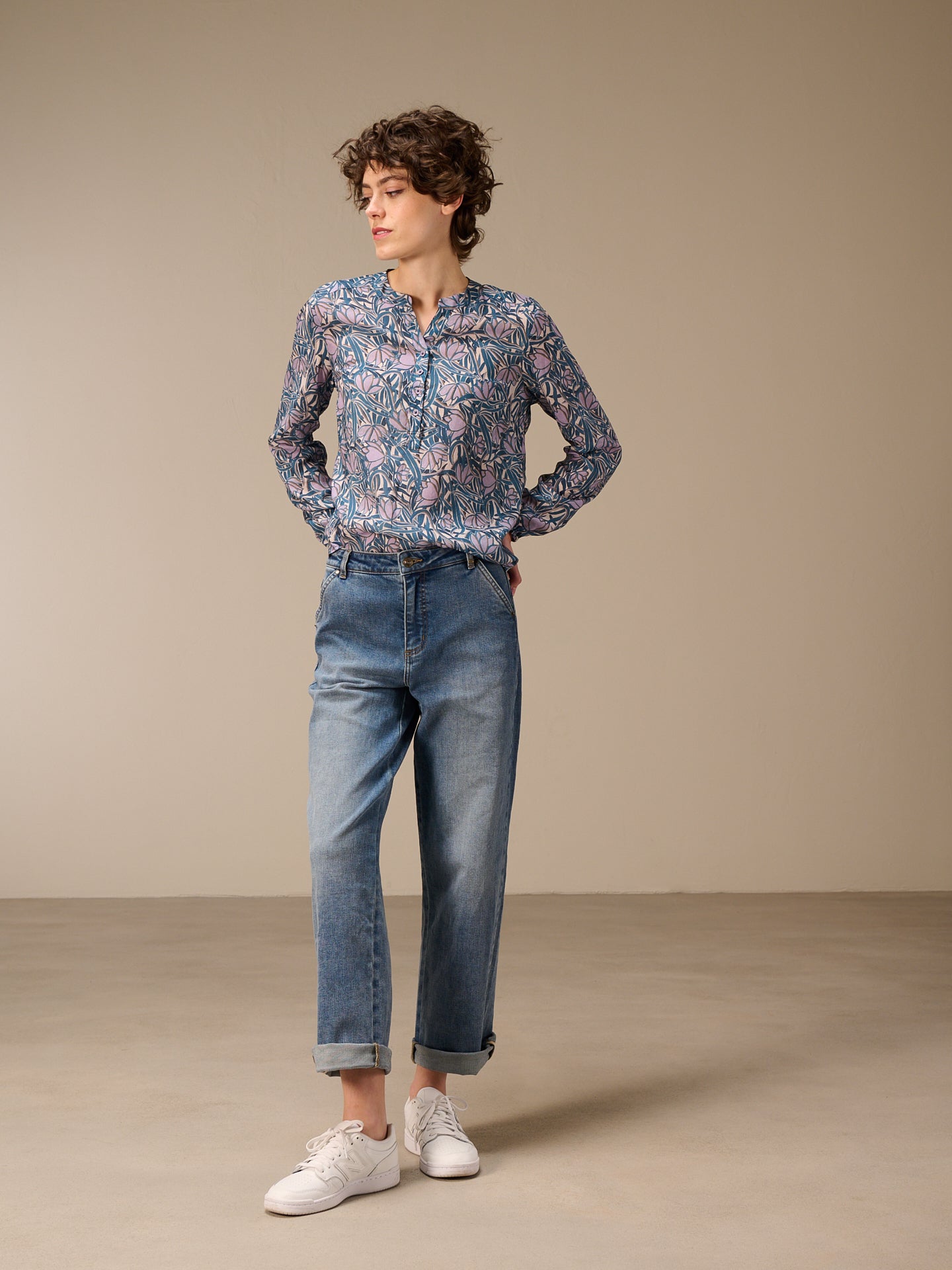 Straight-leg jeans