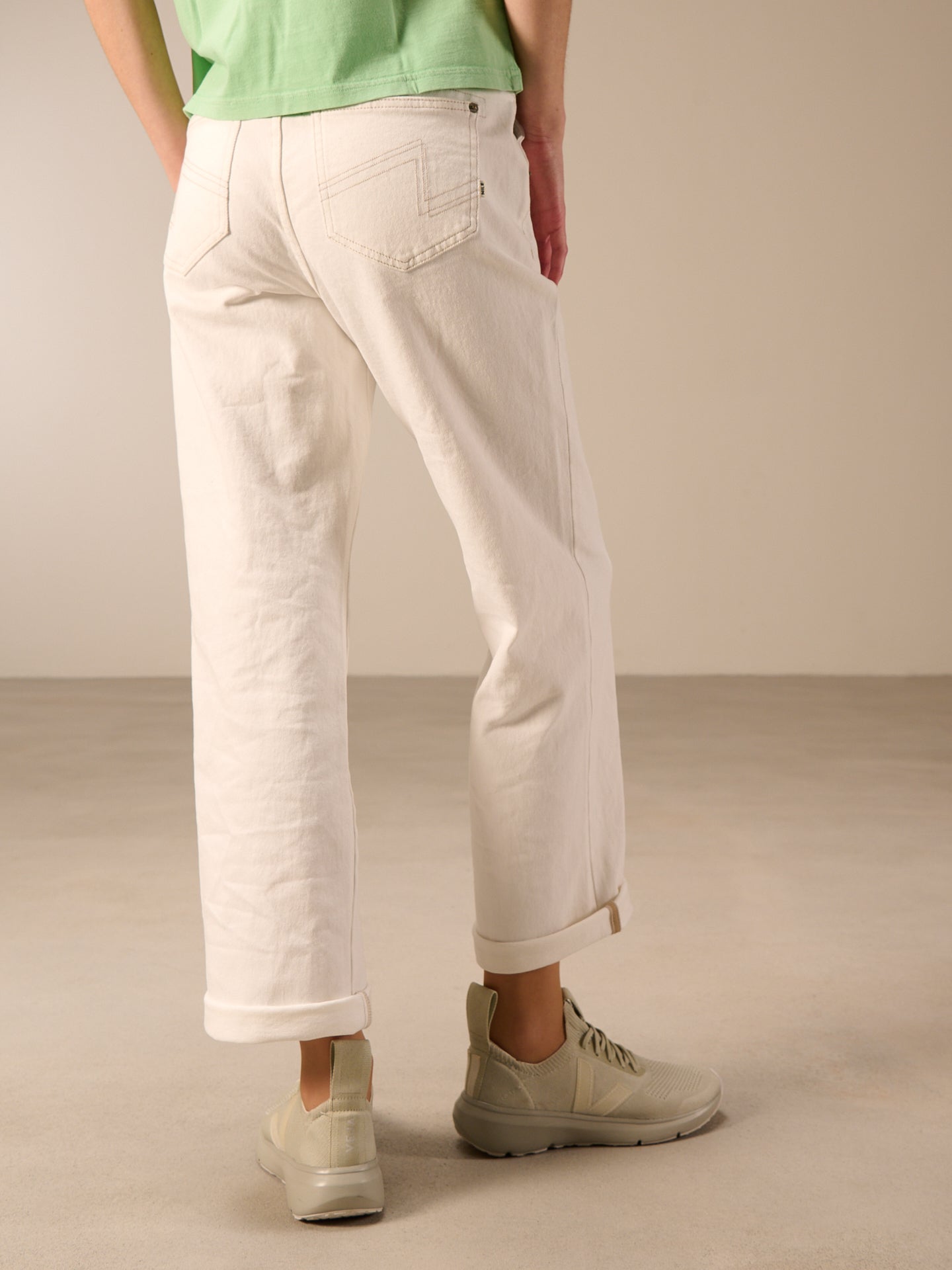 Straight-leg jeans