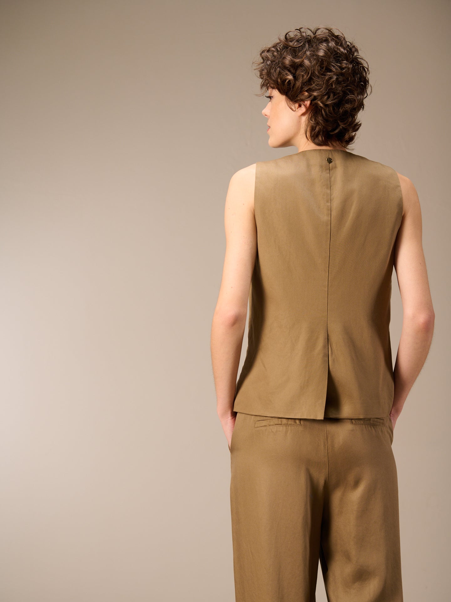 Gilet con chiusura con bottoni