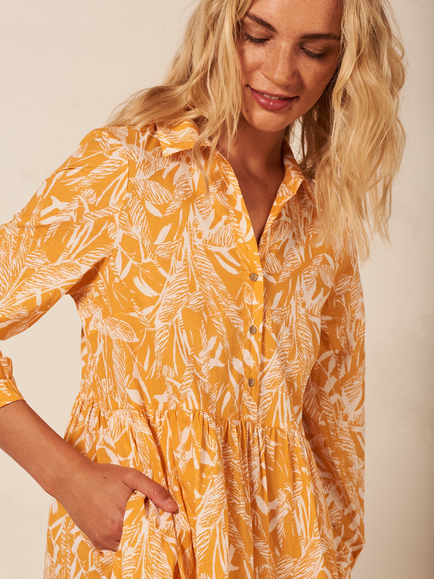Kleid mit Kragen
